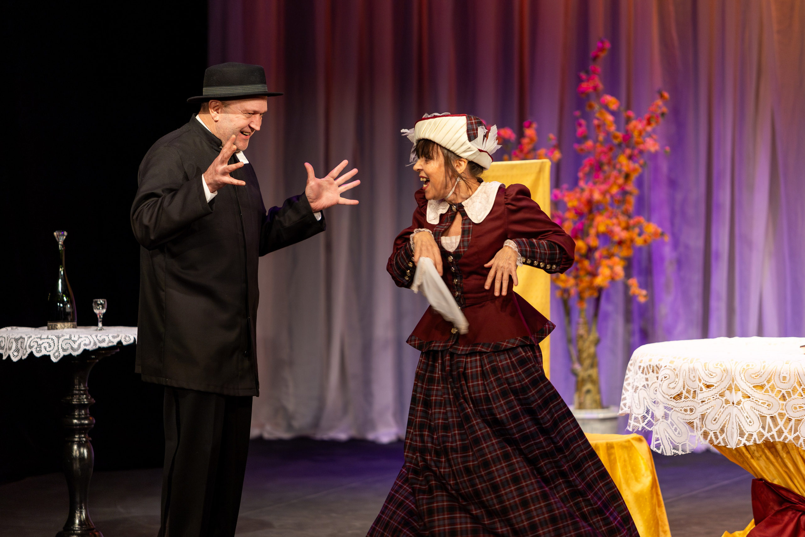 Новый театр «Как важно быть серьезным». Профессиональный интерьерный и репортажный фотограф Минск и РБ. Максим Орлов