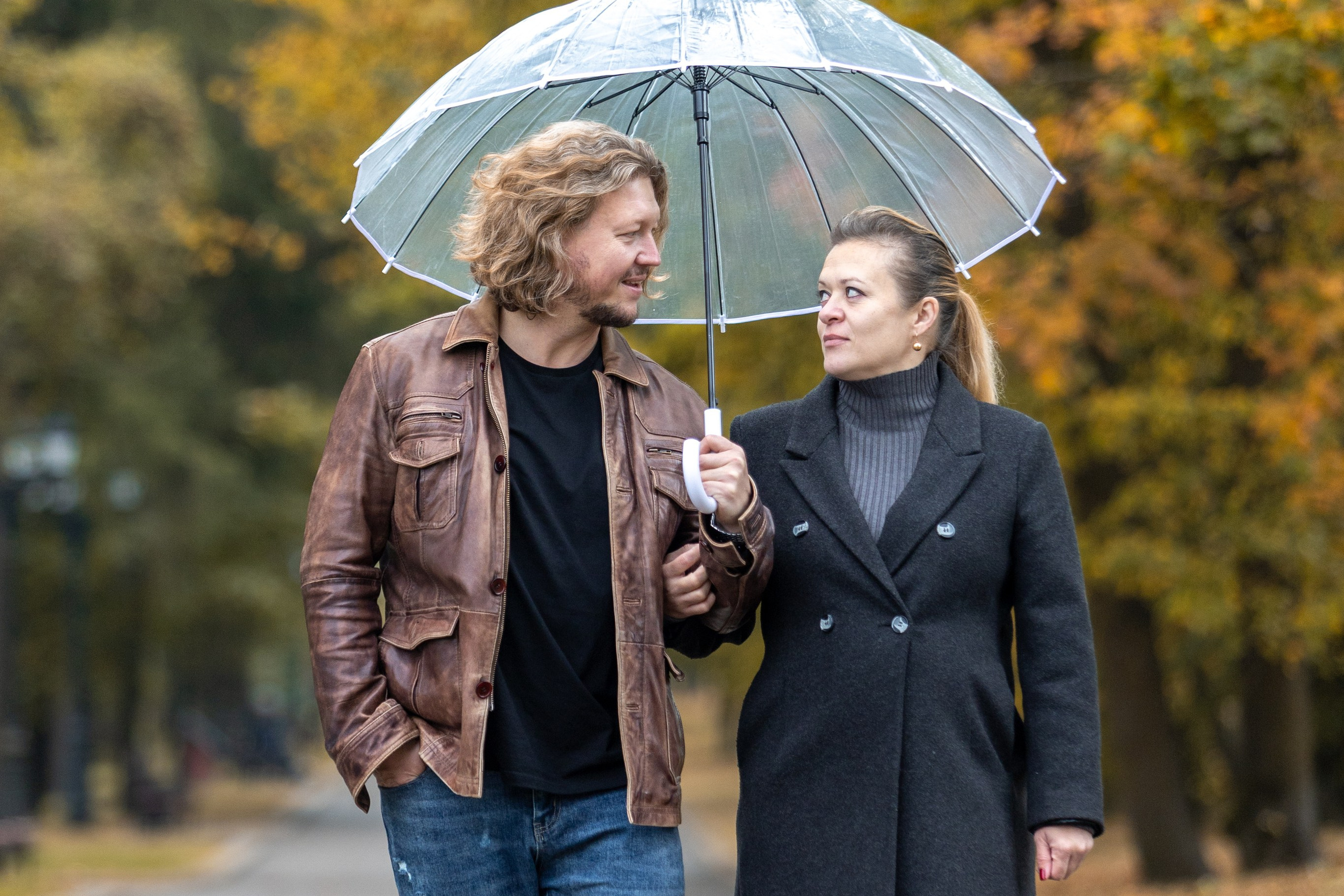 Олег и Марина. В ожидании. Фотосъемка в парке. Профессиональный интерьерный и репортажный фотограф Минск и РБ. Максим Орлов