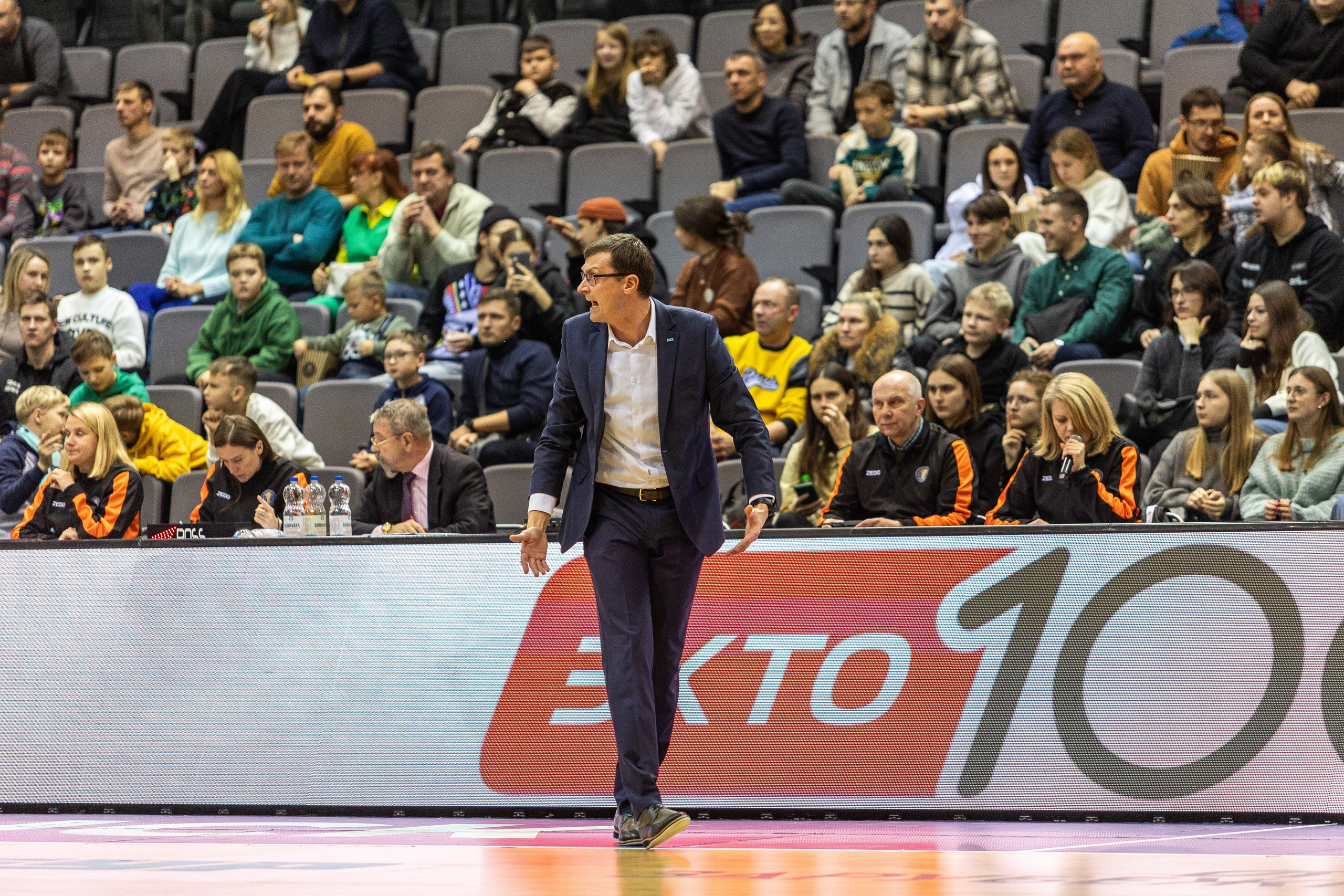 Баскетбол. Лучшие кадры. Минск — Енисей. 11.12.2023. Профессиональный интерьерный и репортажный фотограф Минск и РБ. Максим Орлов