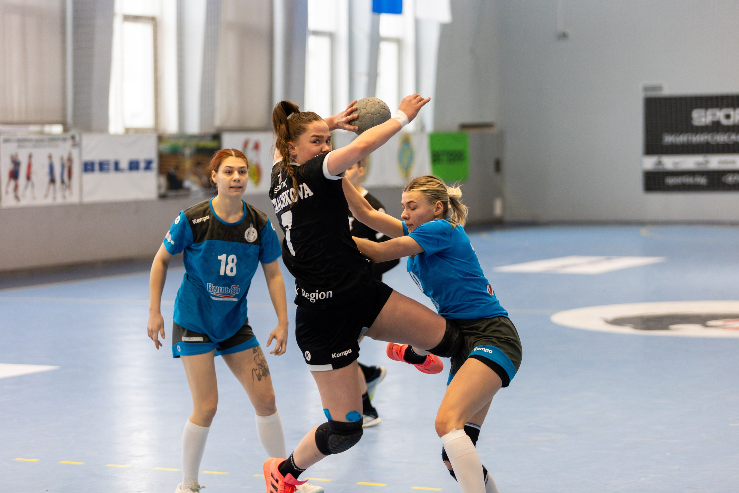 Гандбол. Лучшие кадры. БНТУ — Витебчанка. Профессиональный интерьерный и репортажный фотограф Минск и РБ. Максим Орлов