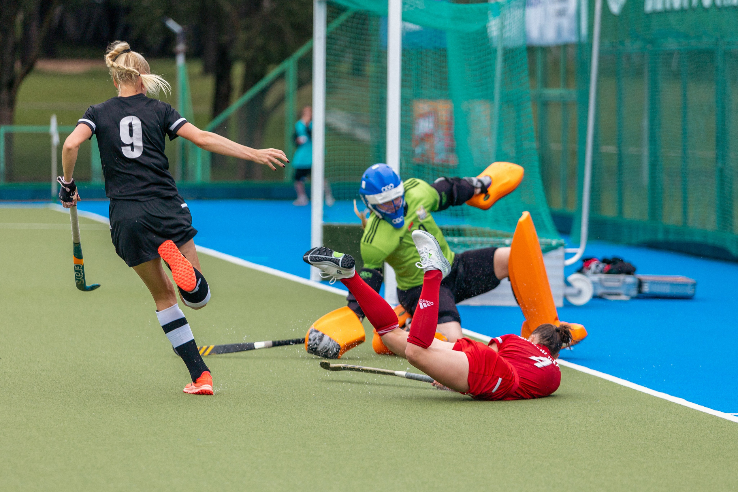 Хоккей на траве. Девушки. ХК Минск — ХК Виктория (Смолевичи) 10.06.2024. Профессиональный интерьерный и репортажный фотограф Минск и РБ. Максим Орлов