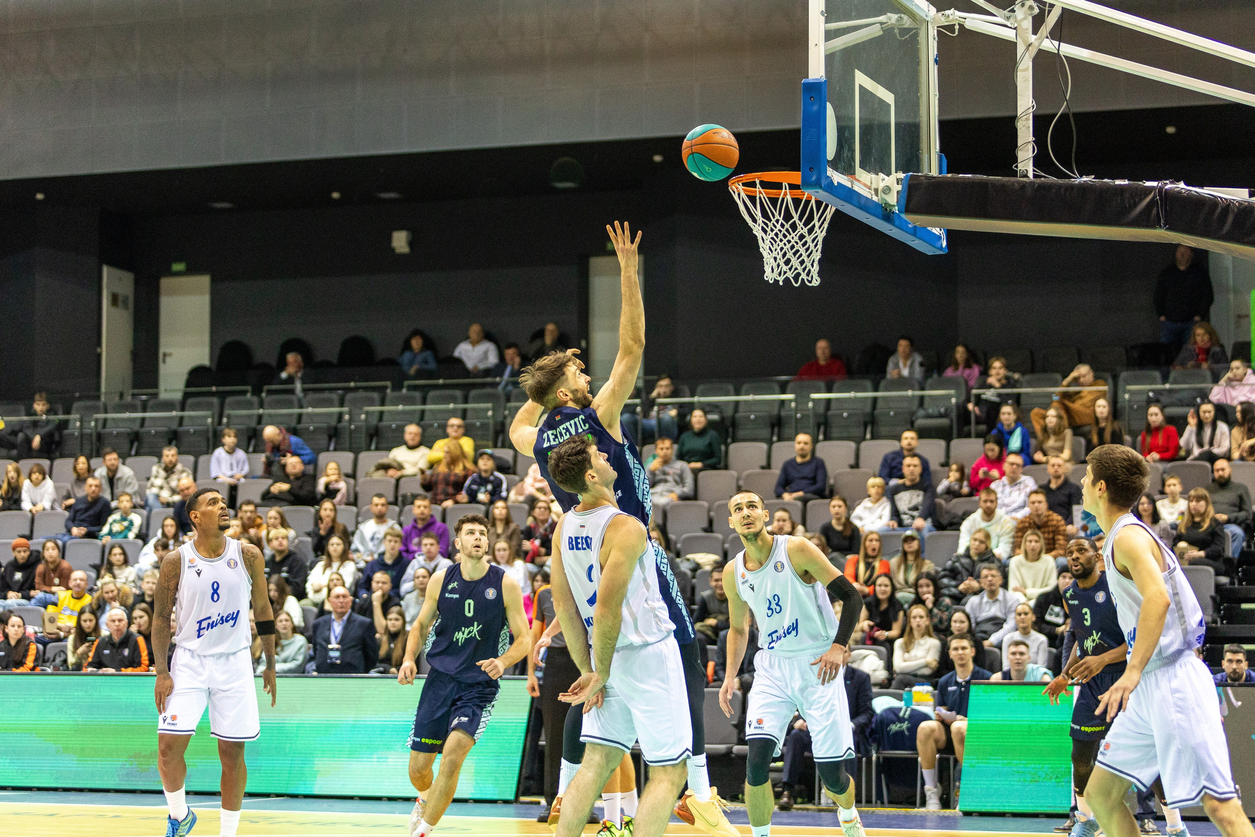 Баскетбол. Лучшие кадры. Минск — Енисей. 11.12.2023. Профессиональный интерьерный и репортажный фотограф Минск и РБ. Максим Орлов