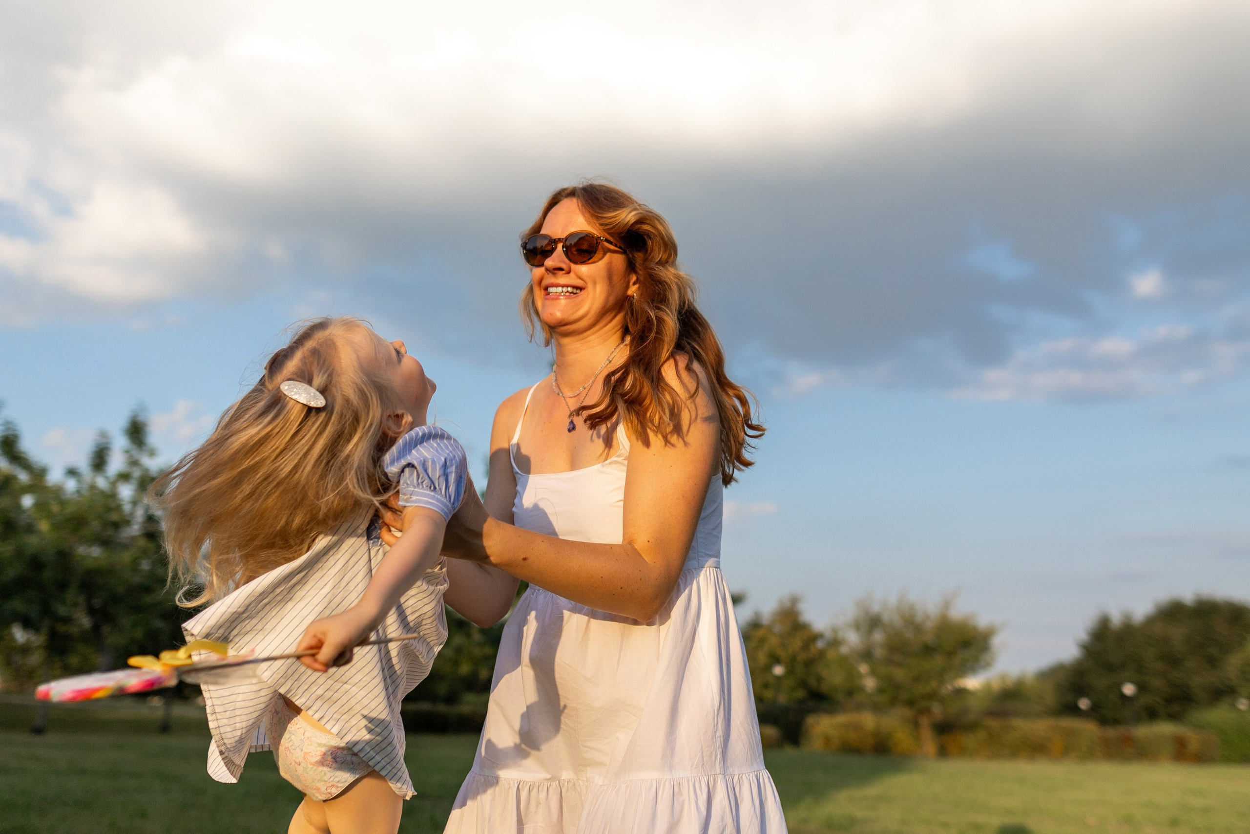 Стеша с мамой. Профессиональный интерьерный и репортажный фотограф Минск и РБ. Максим Орлов