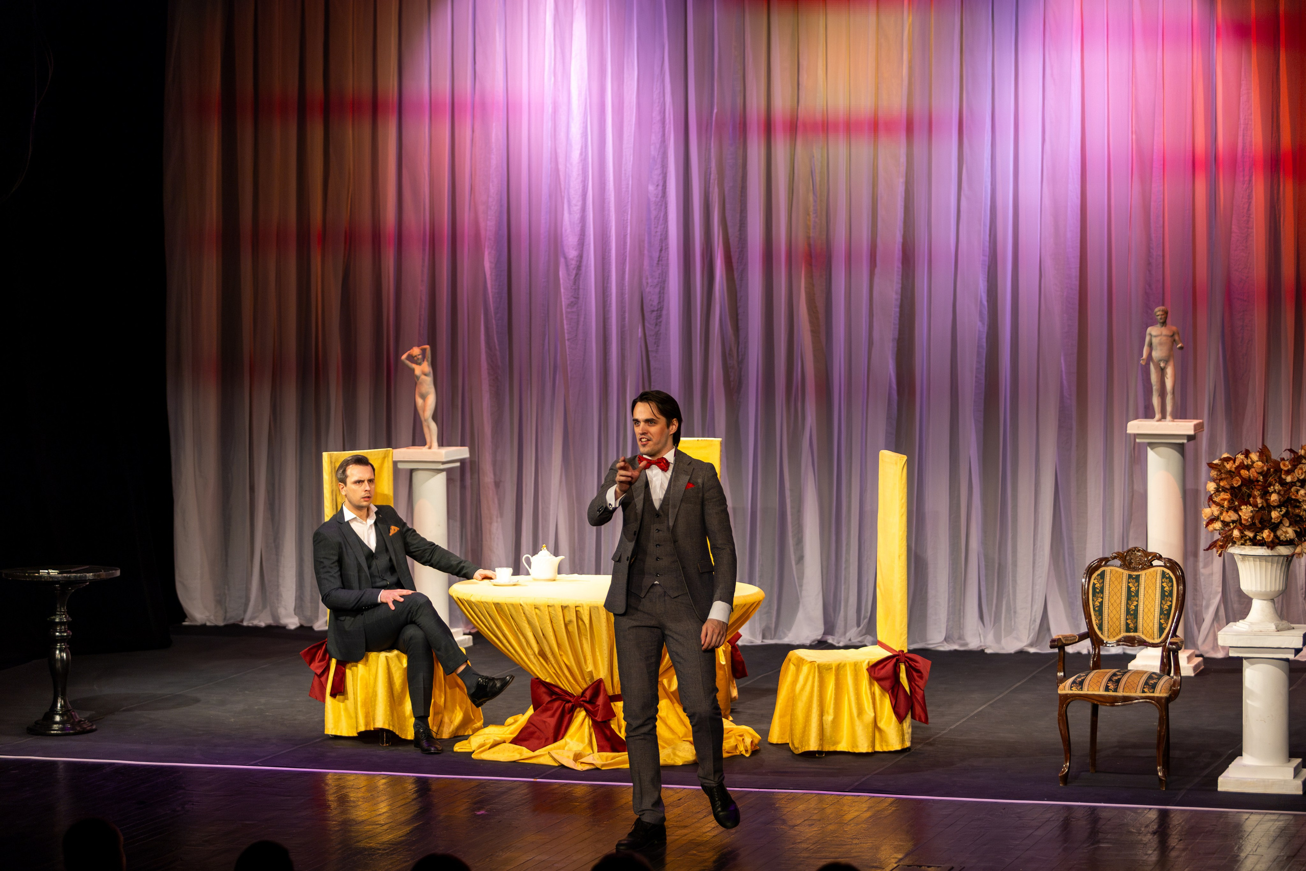 Новый театр «Как важно быть серьезным». Профессиональный интерьерный и репортажный фотограф Минск и РБ. Максим Орлов