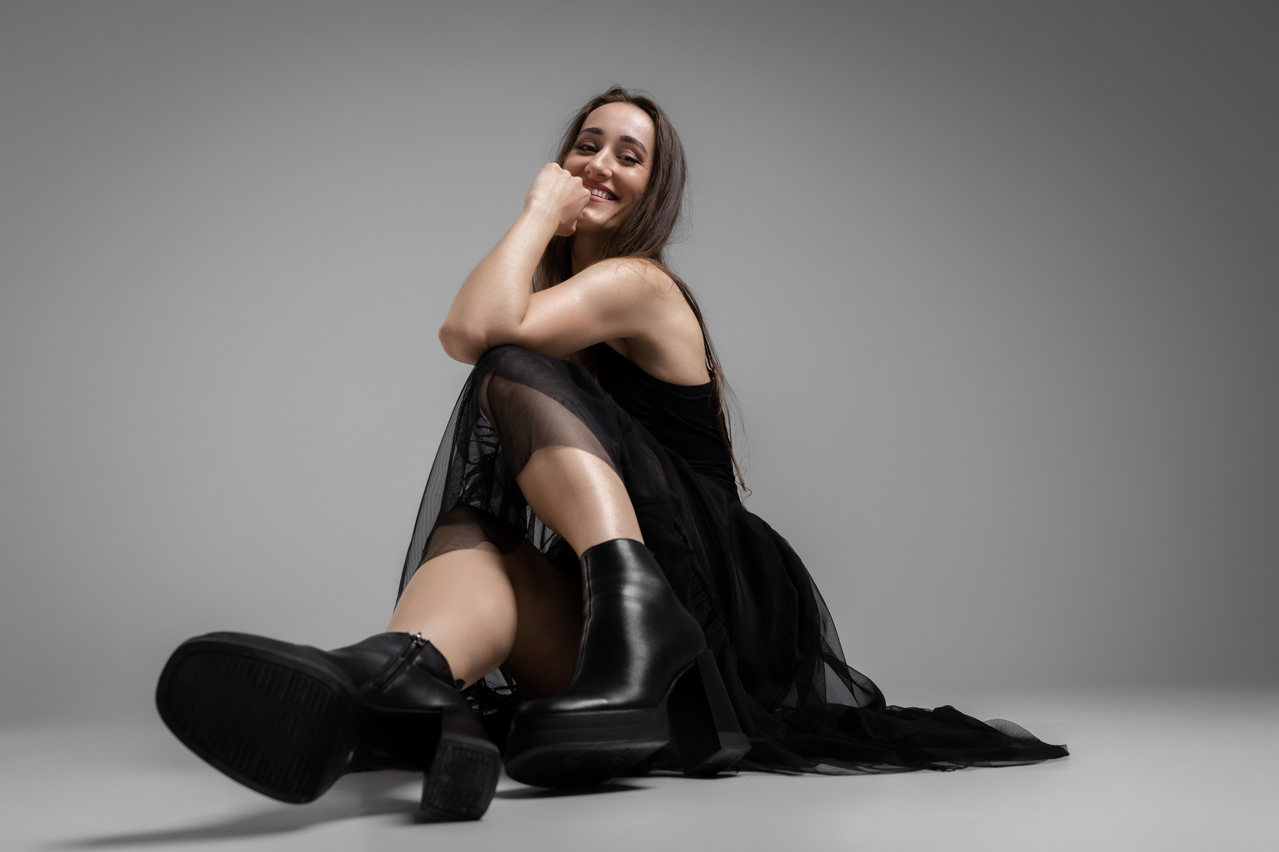 Алена (студийная на циклораме). Профессиональный интерьерный и репортажный фотограф Минск и РБ. Максим Орлов