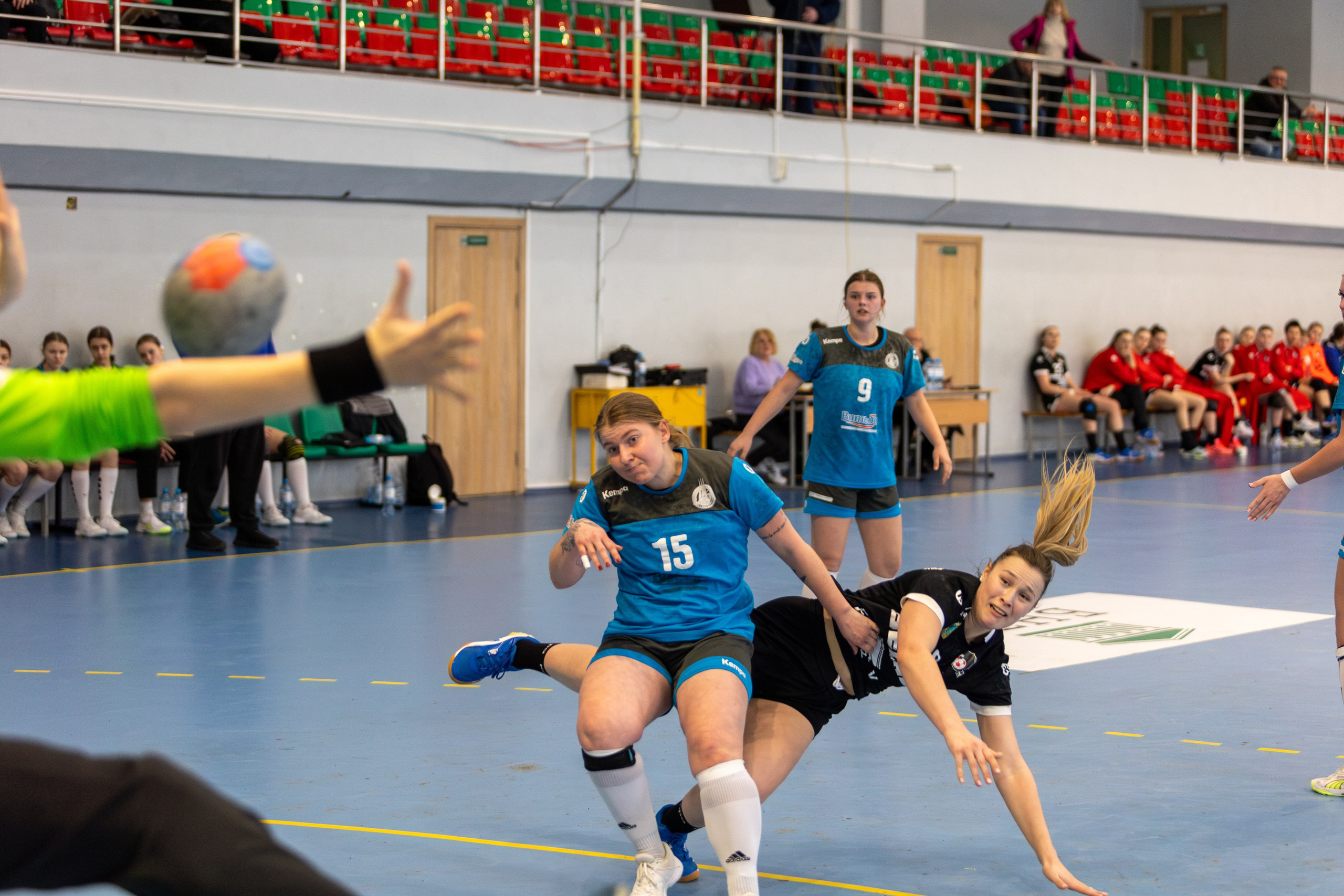 Гандбол. Лучшие кадры. БНТУ — Витебчанка. Профессиональный интерьерный и репортажный фотограф Минск и РБ. Максим Орлов