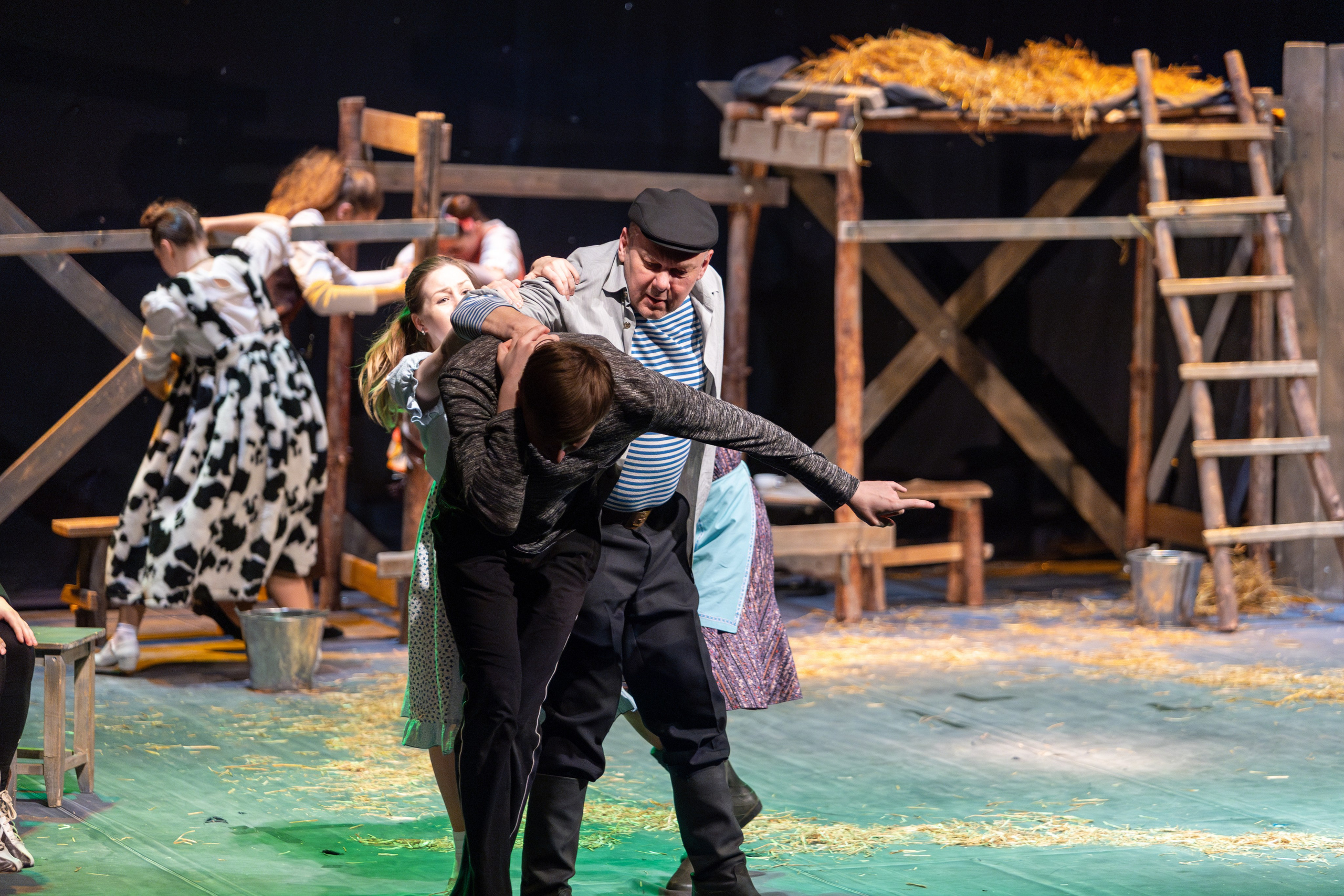 Театр белорусской армии «Очень простая история». Профессиональный интерьерный и репортажный фотограф Минск и РБ. Максим Орлов