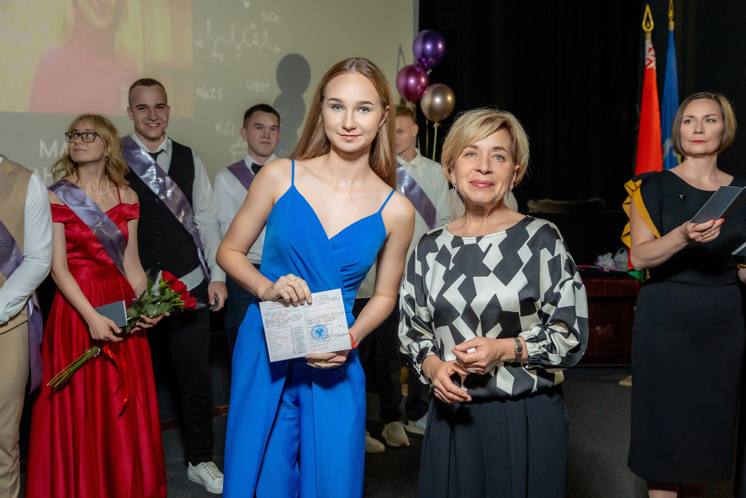 Вручение дипломов. 47 школа. Профессиональный интерьерный и репортажный фотограф Минск и РБ. Максим Орлов