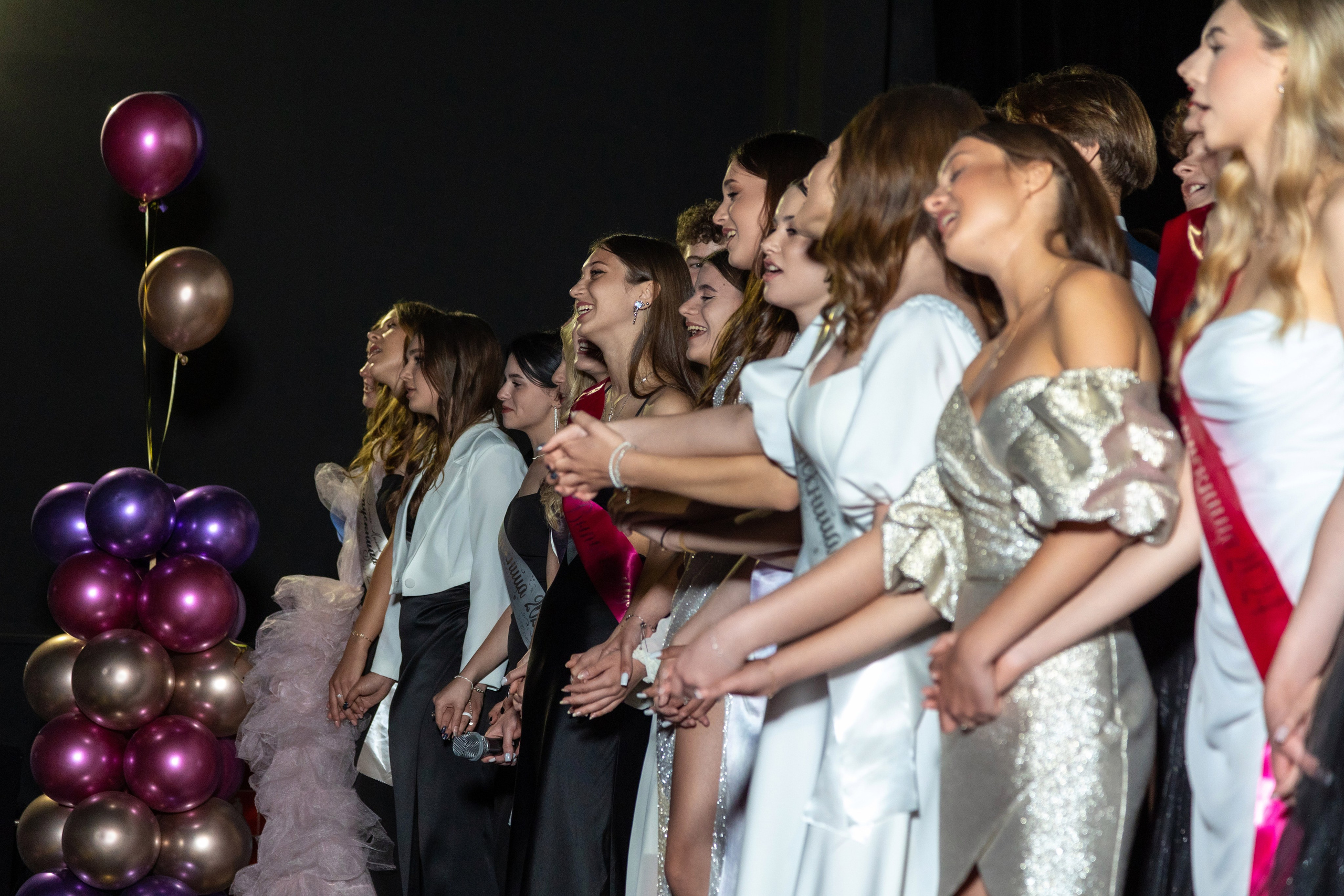 Вручение дипломов. 47 школа. Профессиональный интерьерный и репортажный фотограф Минск и РБ. Максим Орлов