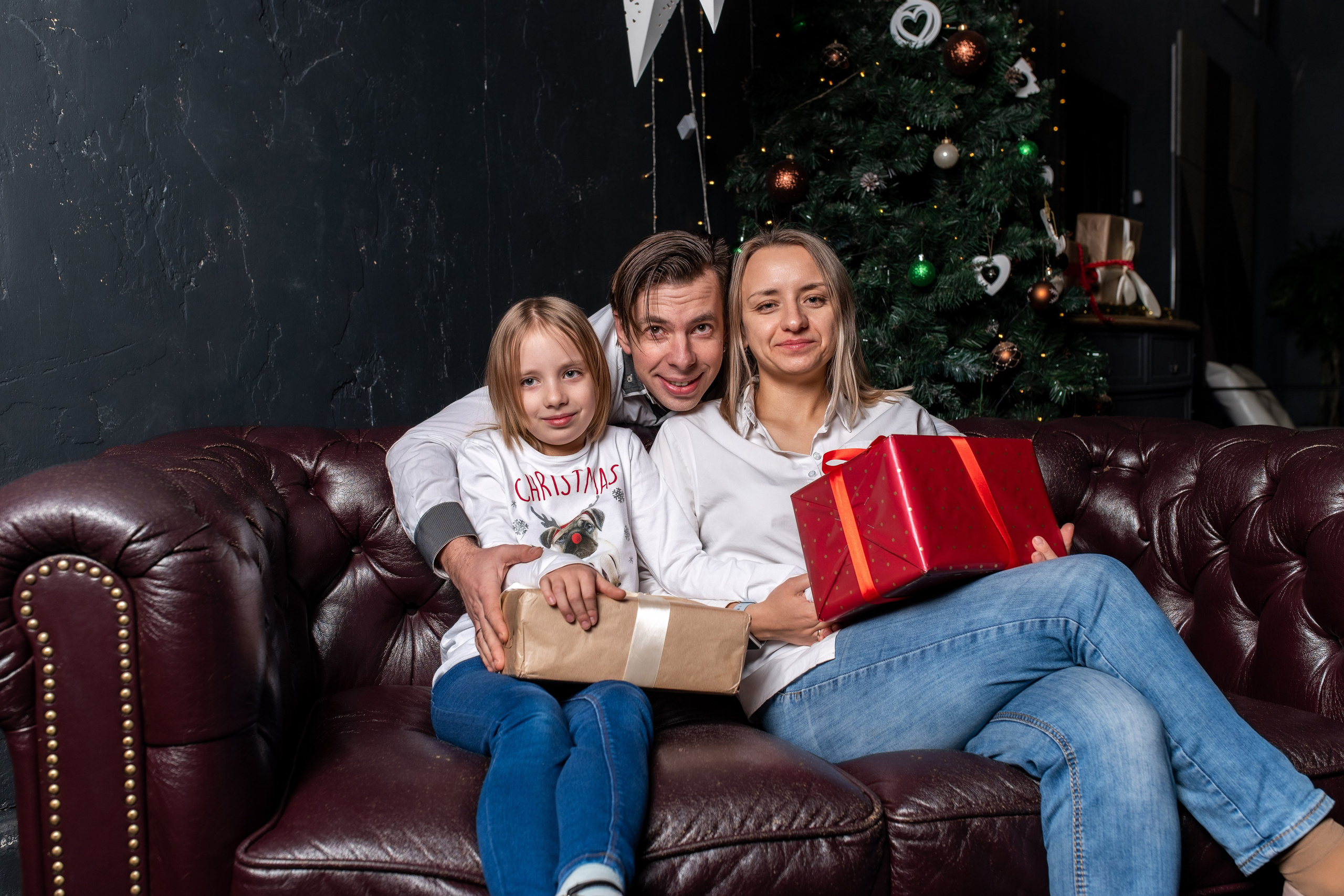 Саша, Аня и Вика (новогодняя). Профессиональный интерьерный и репортажный фотограф Минск и РБ. Максим Орлов