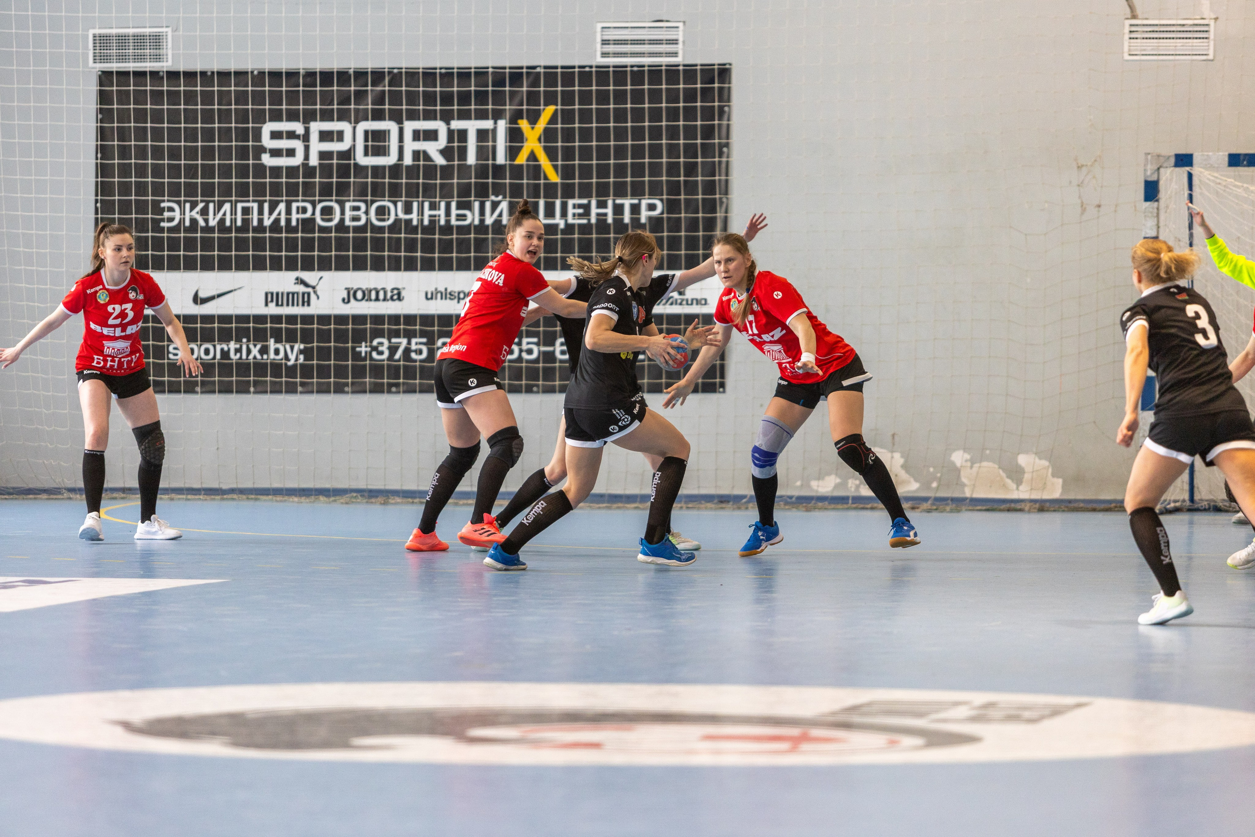 Гандбол. БНТУ — Березина. Профессиональный интерьерный и репортажный фотограф Минск и РБ. Максим Орлов