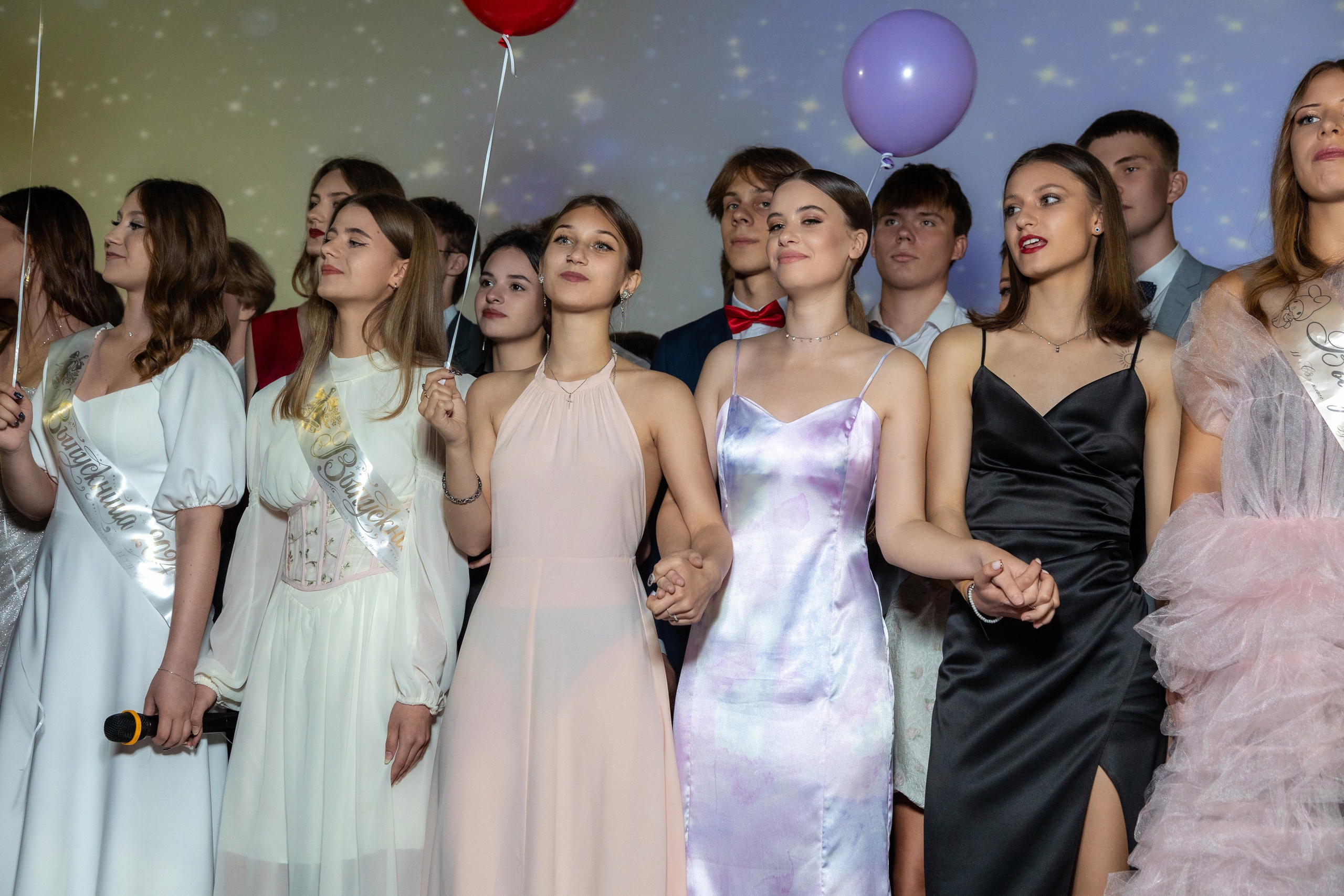 Вручение дипломов. 47 школа. Профессиональный интерьерный и репортажный фотограф Минск и РБ. Максим Орлов