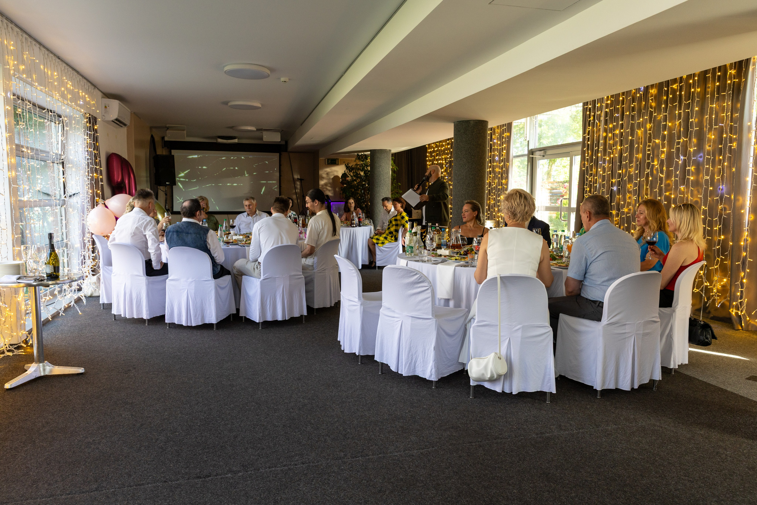 Юбилей Татьяны в ресторане. Профессиональный интерьерный и репортажный фотограф Минск и РБ. Максим Орлов