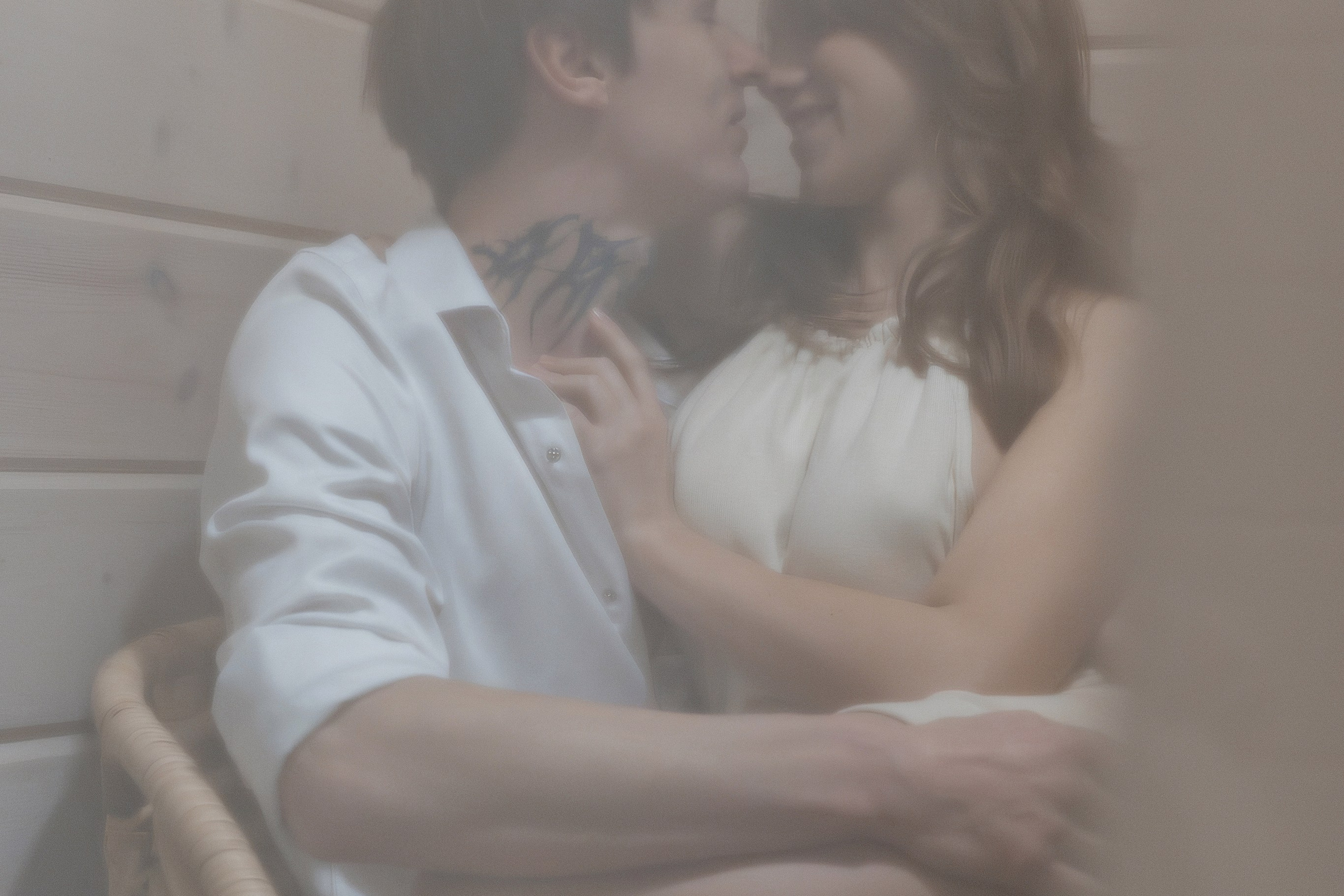 Предсвадебная очень эротичная фотосессия Александра и Юлии. Профессиональный интерьерный и репортажный фотограф Минск и РБ. Максим Орлов