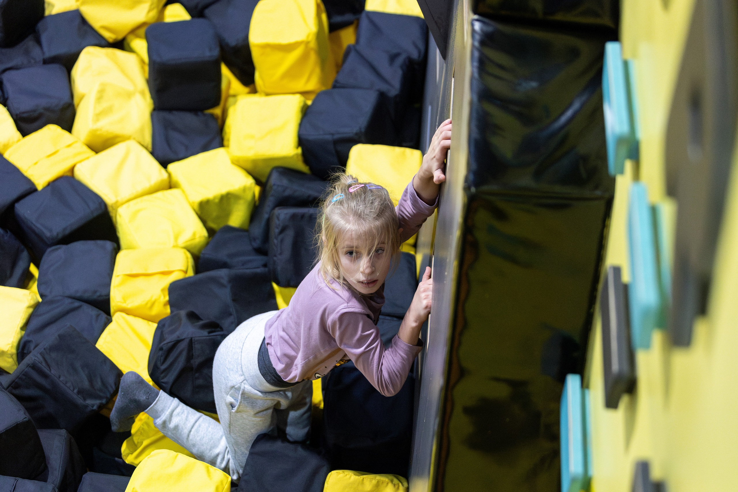 ДР Влада (батутная арена). Профессиональный интерьерный и репортажный фотограф Минск и РБ. Максим Орлов