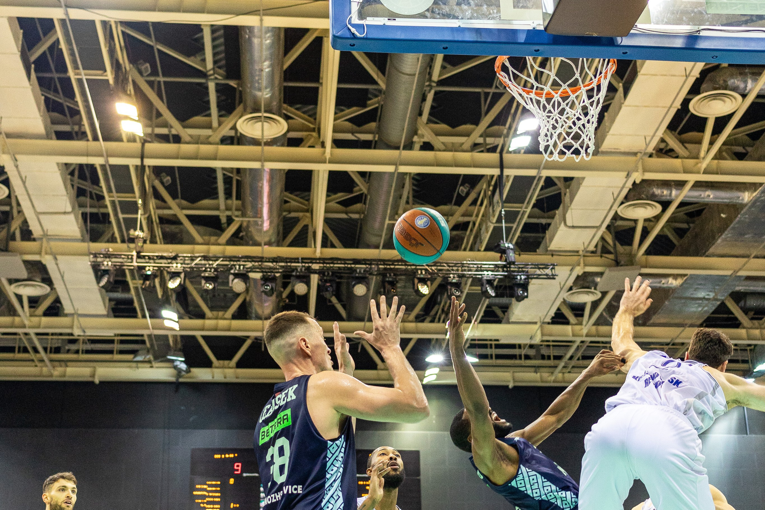 Баскетбол. Лучшие кадры. Минск — Енисей. 11.12.2023. Профессиональный интерьерный и репортажный фотограф Минск и РБ. Максим Орлов