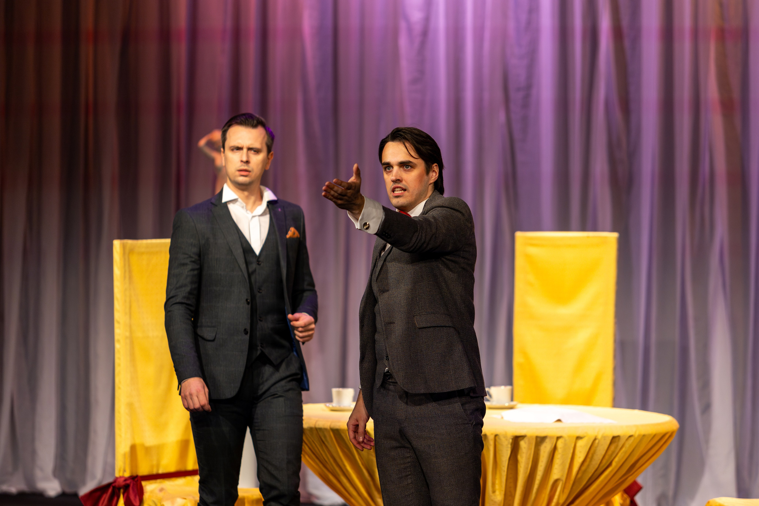 Новый театр «Как важно быть серьезным». Профессиональный интерьерный и репортажный фотограф Минск и РБ. Максим Орлов