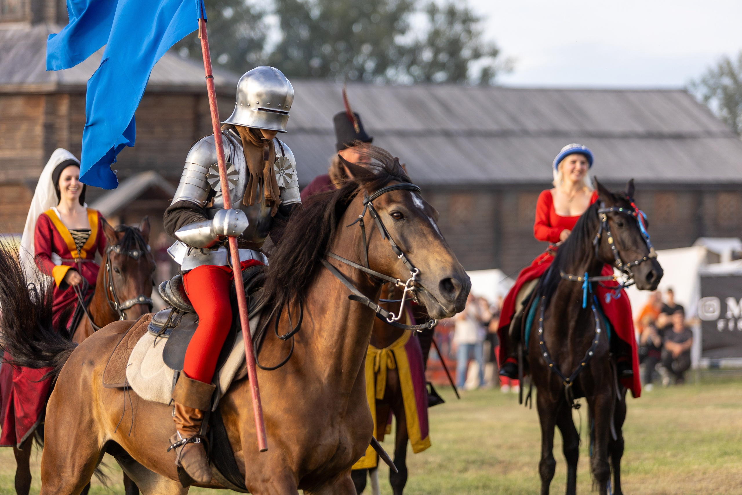 Рыцарский фест. Мстиславль. Профессиональный интерьерный и репортажный фотограф Минск и РБ. Максим Орлов