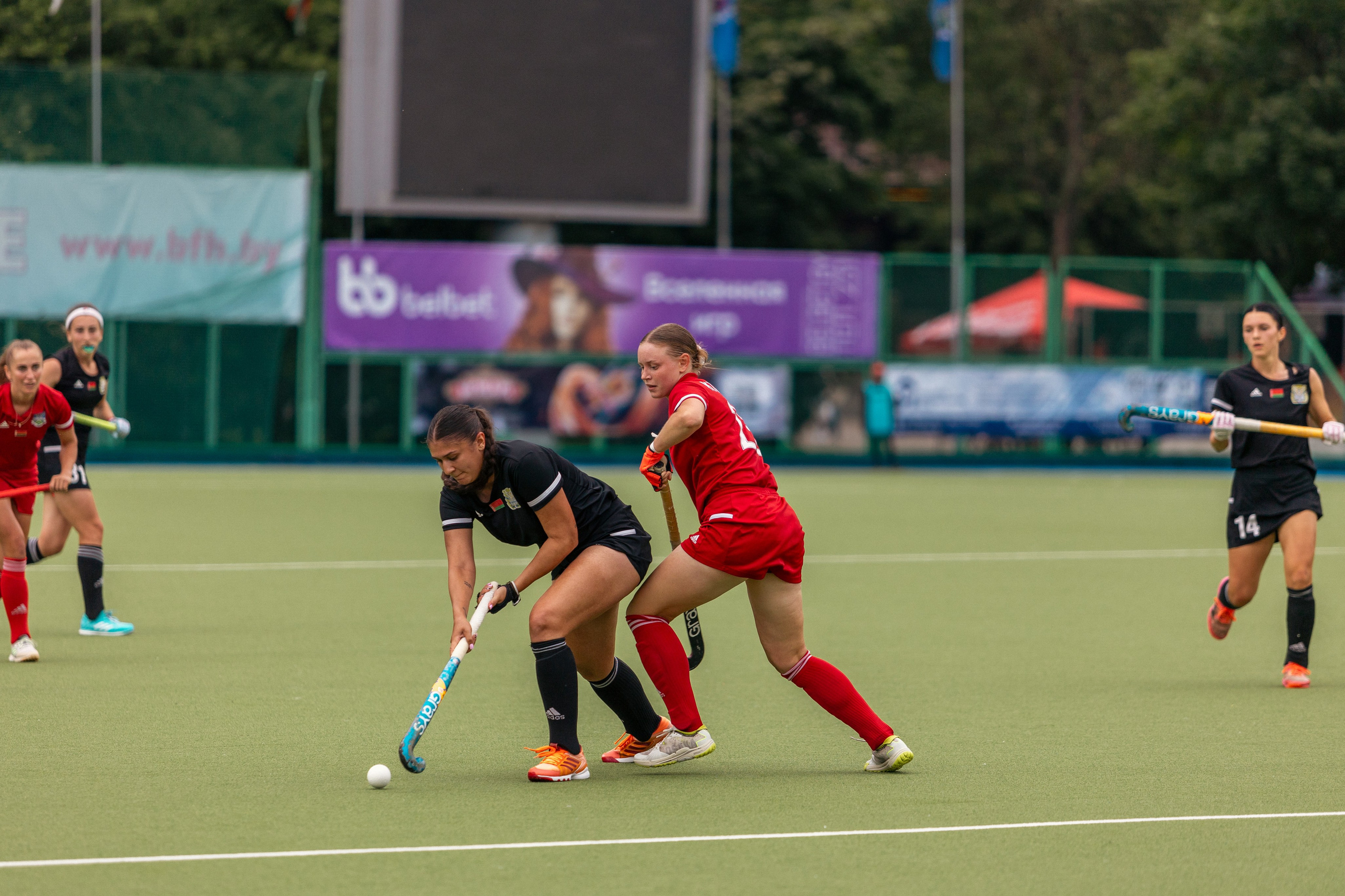 Хоккей на траве. Девушки. ХК Минск — ХК Виктория (Смолевичи) 10.06.2024. Профессиональный интерьерный и репортажный фотограф Минск и РБ. Максим Орлов