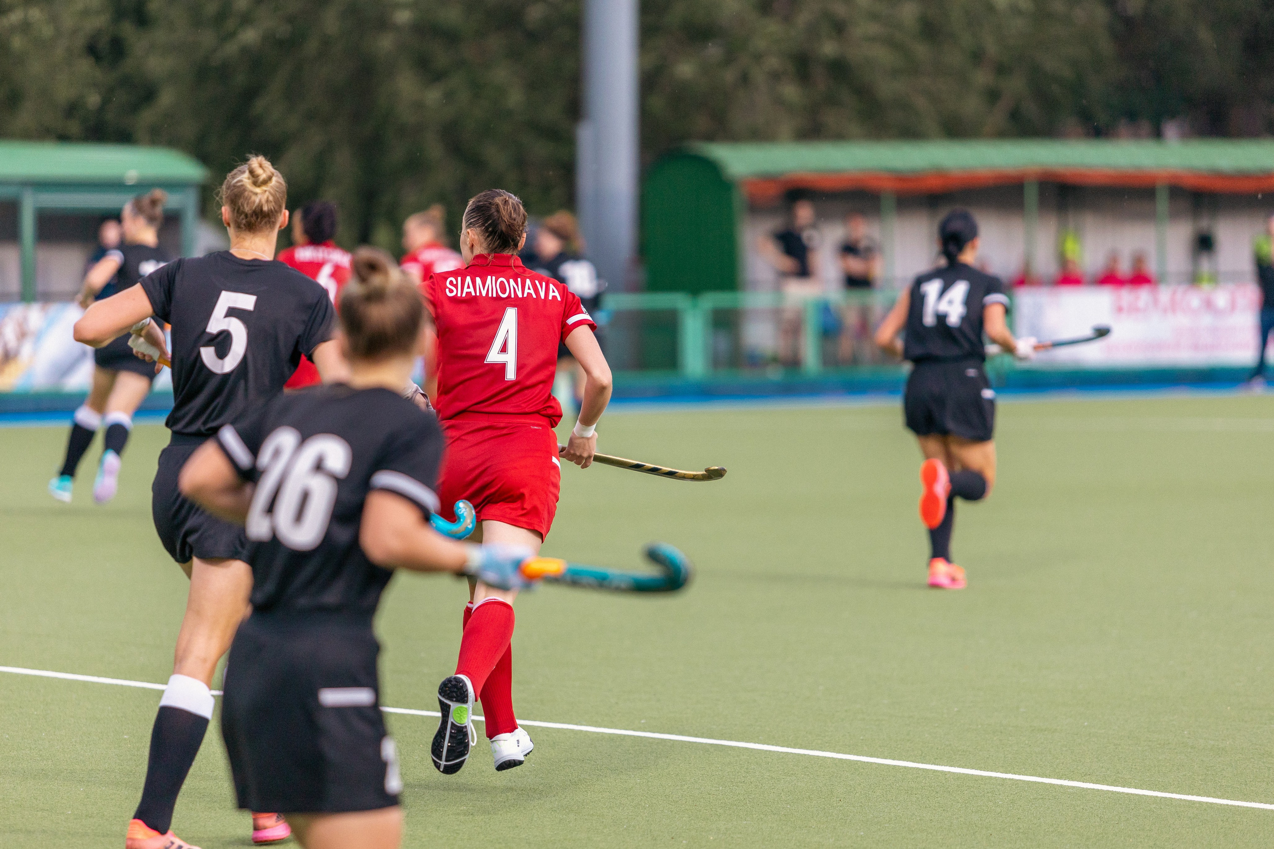 Хоккей на траве. Девушки. ХК Минск — ХК Виктория (Смолевичи) 10.06.2024. Профессиональный интерьерный и репортажный фотограф Минск и РБ. Максим Орлов