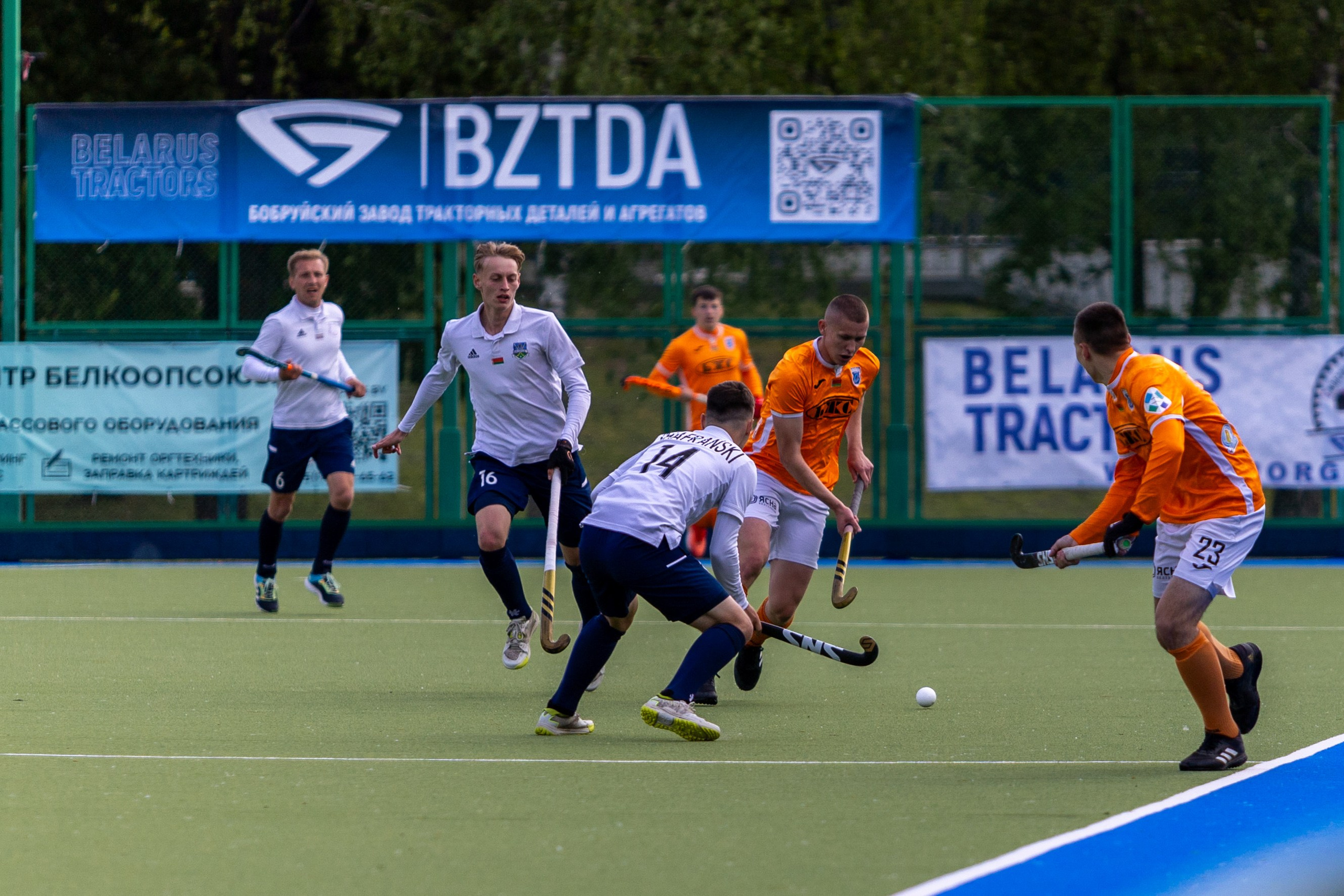Хоккей на траве. ХК Минск — СК Строитель 11.05.2024. Профессиональный интерьерный и репортажный фотограф Минск и РБ. Максим Орлов