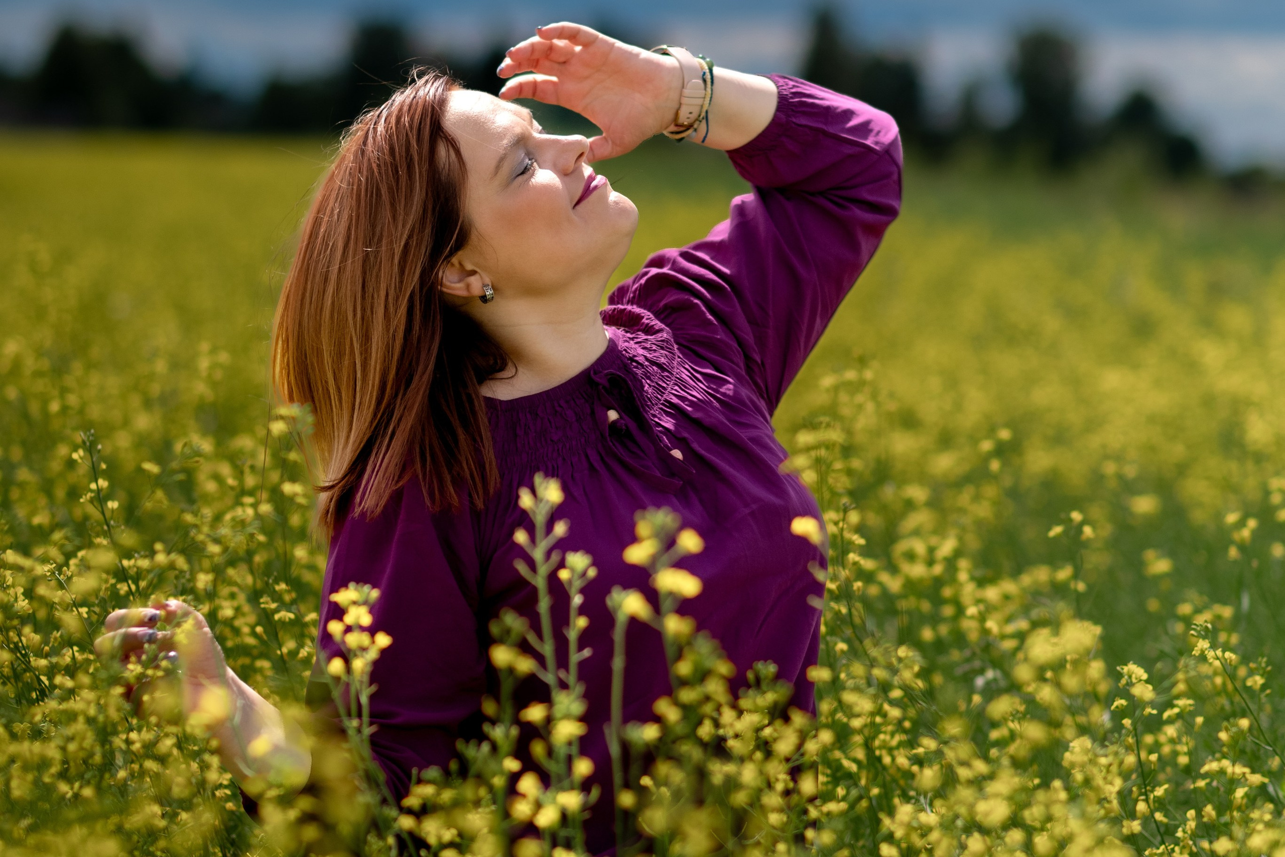 Катя и Оксана в лаванде. Профессиональный интерьерный и репортажный фотограф Минск и РБ. Максим Орлов