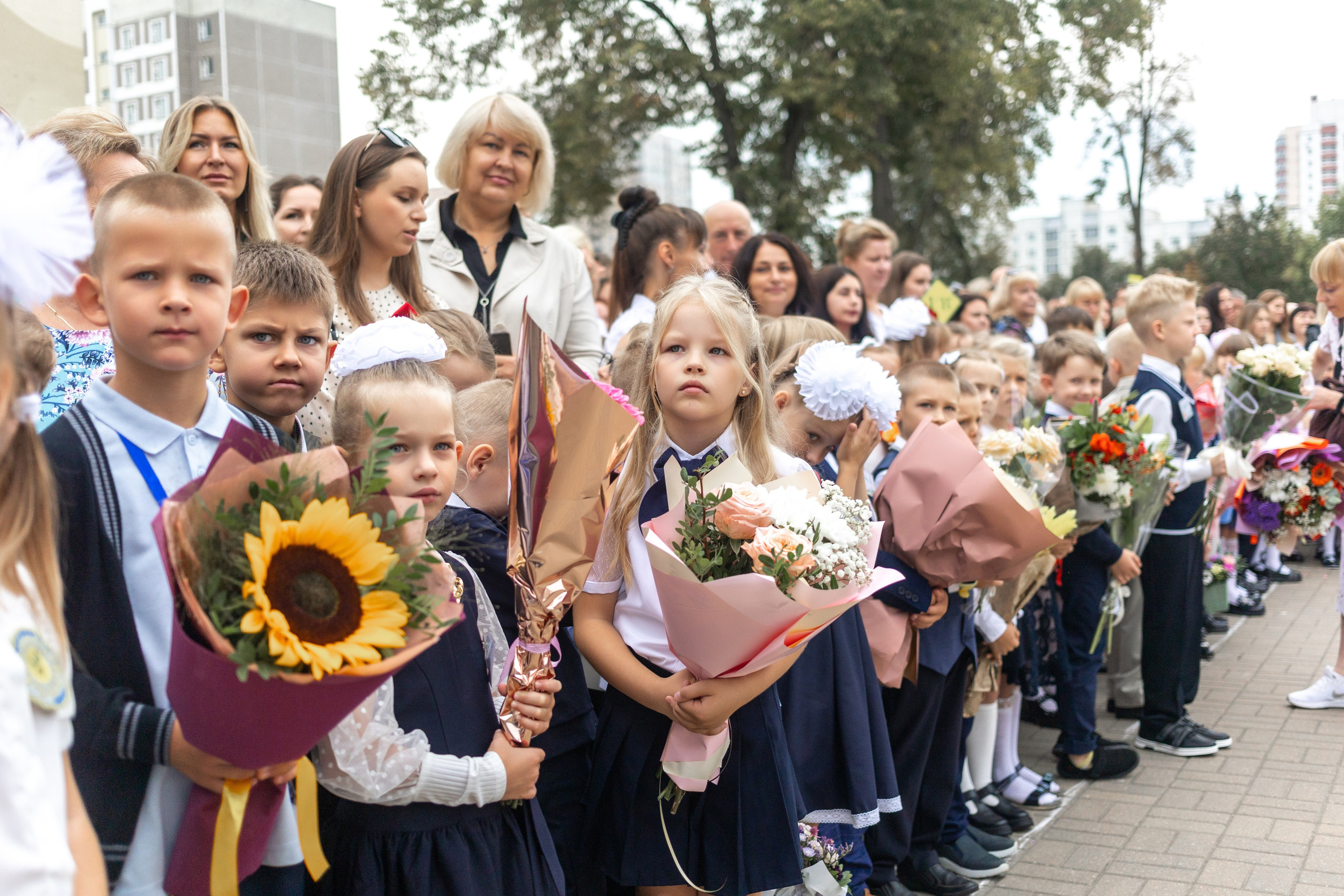 Линейка 1-го сентября. Профессиональный интерьерный и репортажный фотограф Минск и РБ. Максим Орлов