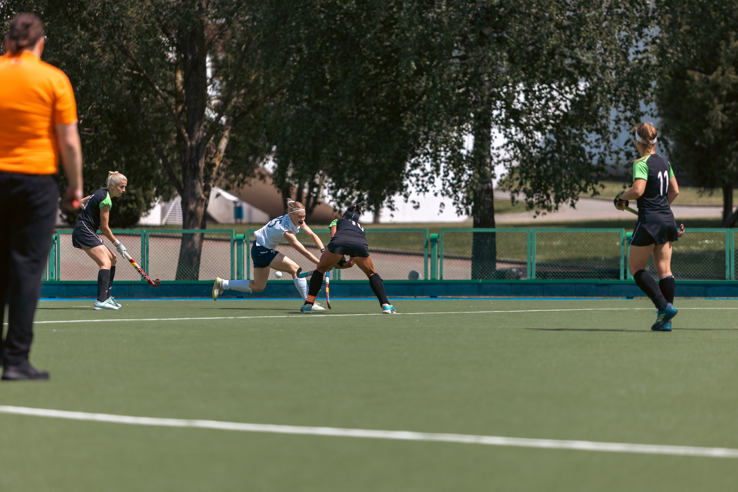 Хоккей на траве. Девушки. Минск — Текстильщик 29.052024. Профессиональный интерьерный и репортажный фотограф Минск и РБ. Максим Орлов