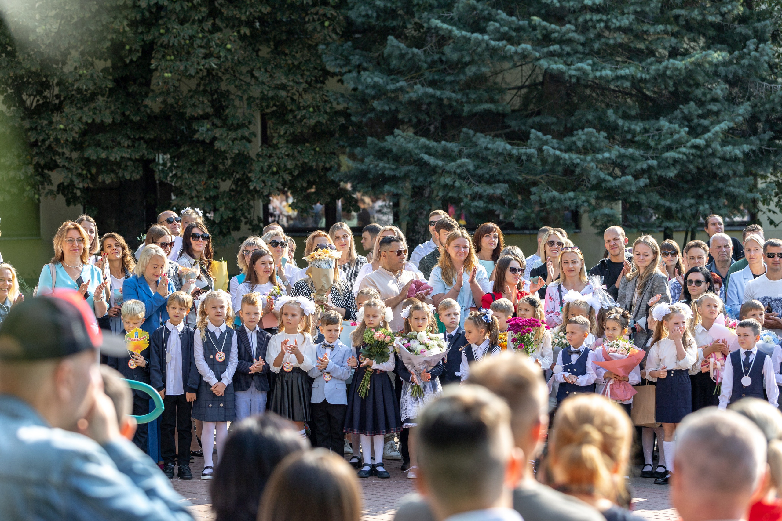 Линейка 1 сентября 2023 г. Профессиональный интерьерный и репортажный фотограф Минск и РБ. Максим Орлов