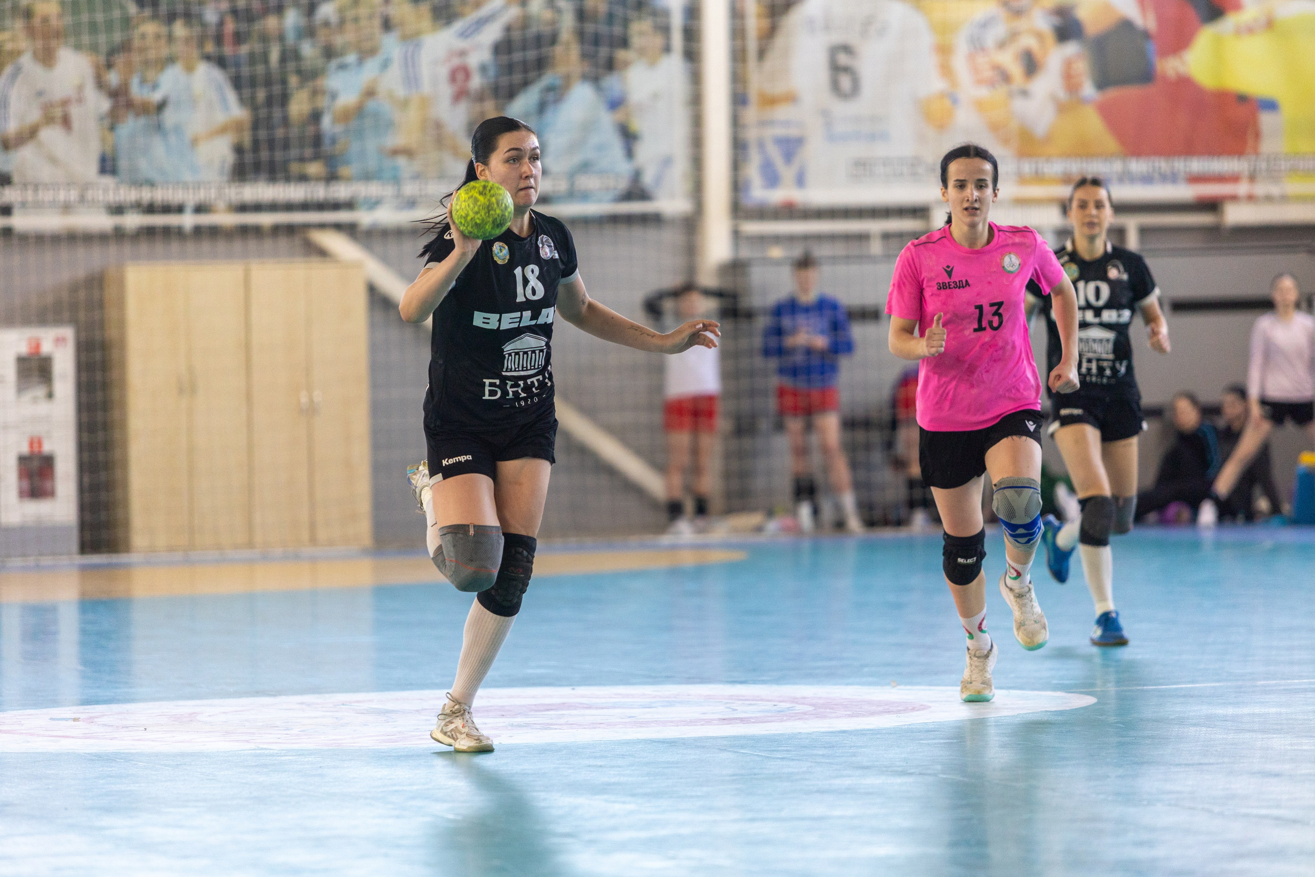 Женский гандбол. Лучшие кадры. БНТУ — Звезда. 08.02.2025. Профессиональный интерьерный и репортажный фотограф Минск и РБ. Максим Орлов