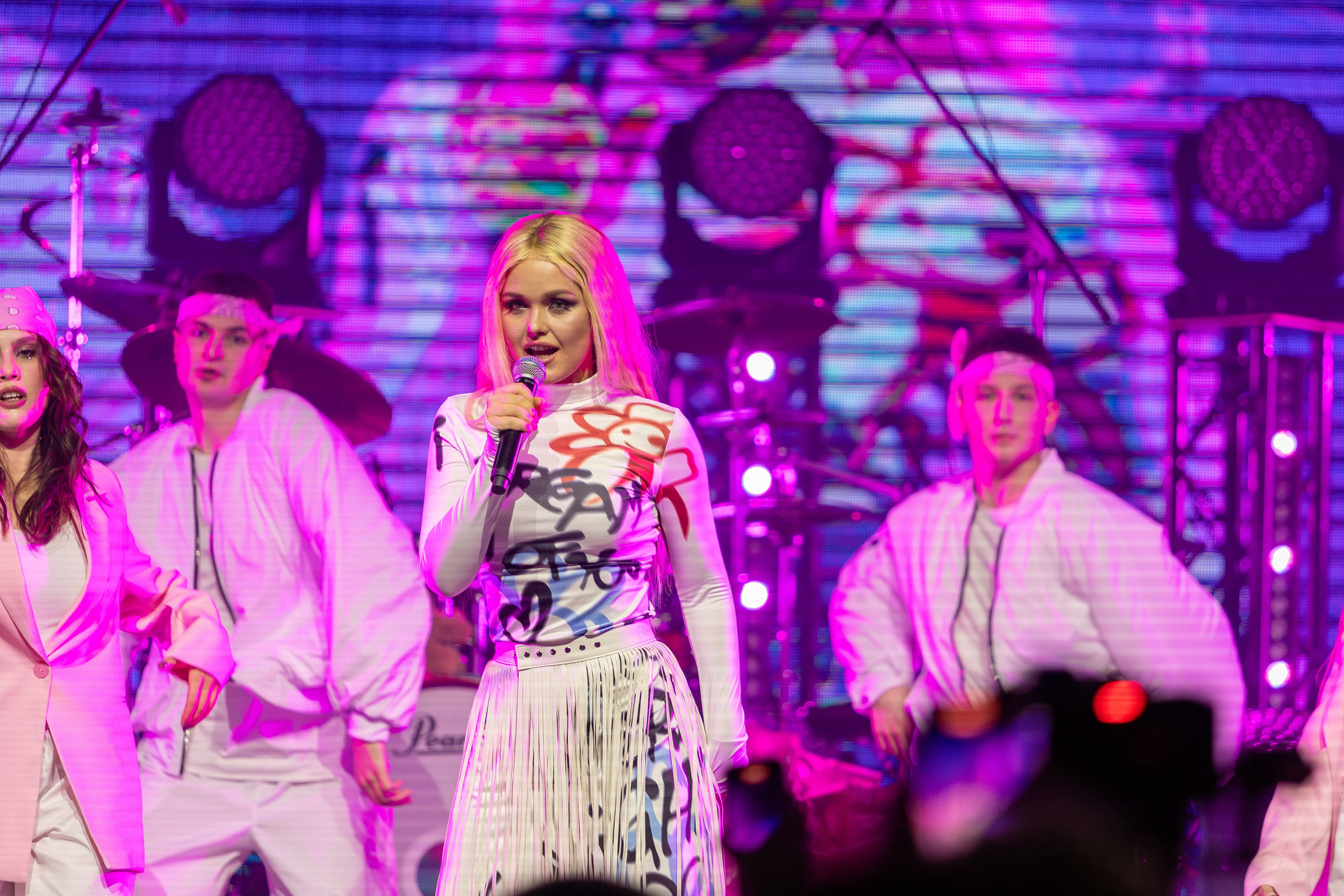 Концерт Насти Кравченко. Профессиональный интерьерный и репортажный фотограф Минск и РБ. Максим Орлов