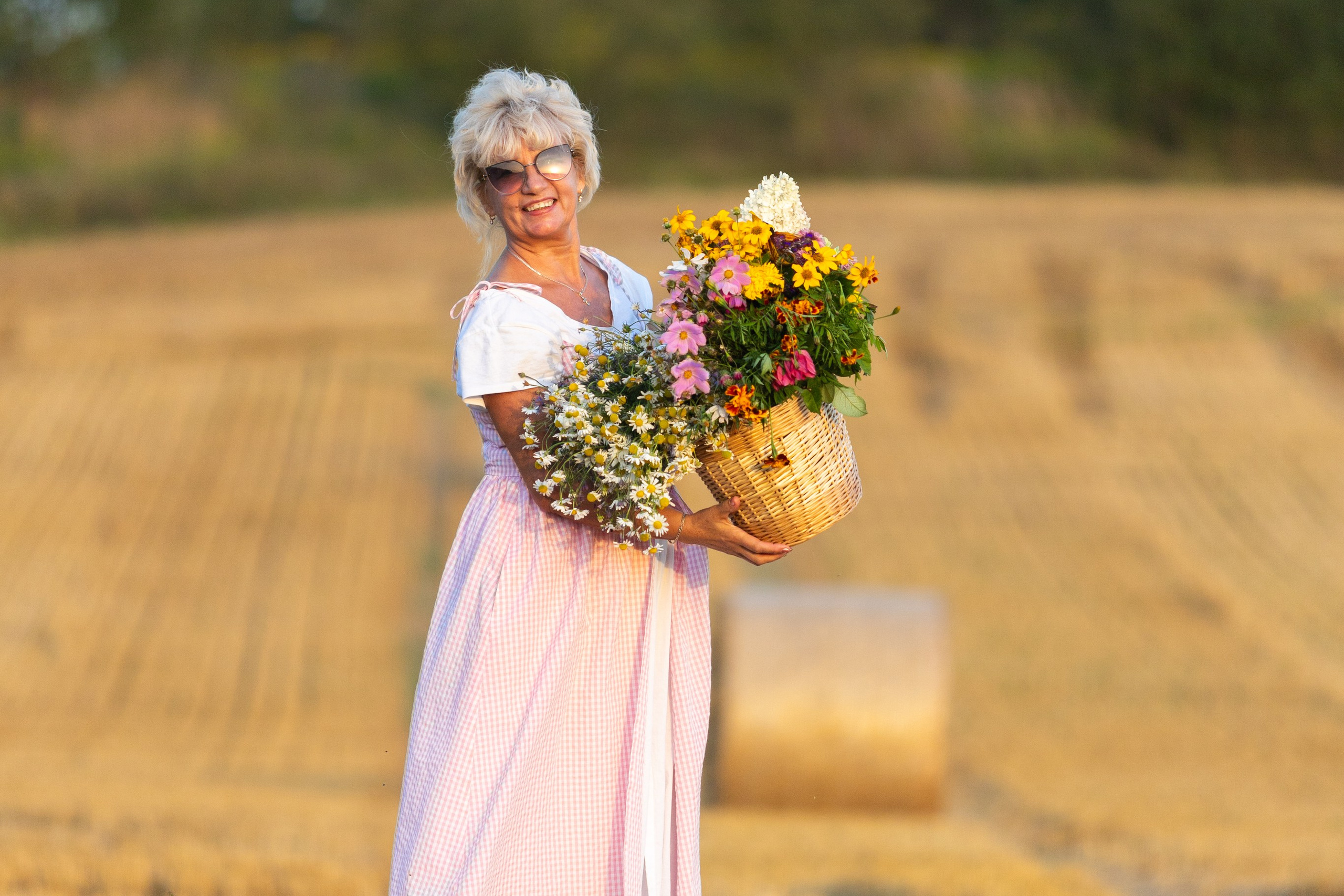 Фотосъемка в поле с Анной Николаевной. Профессиональный интерьерный и репортажный фотограф Минск и РБ. Максим Орлов