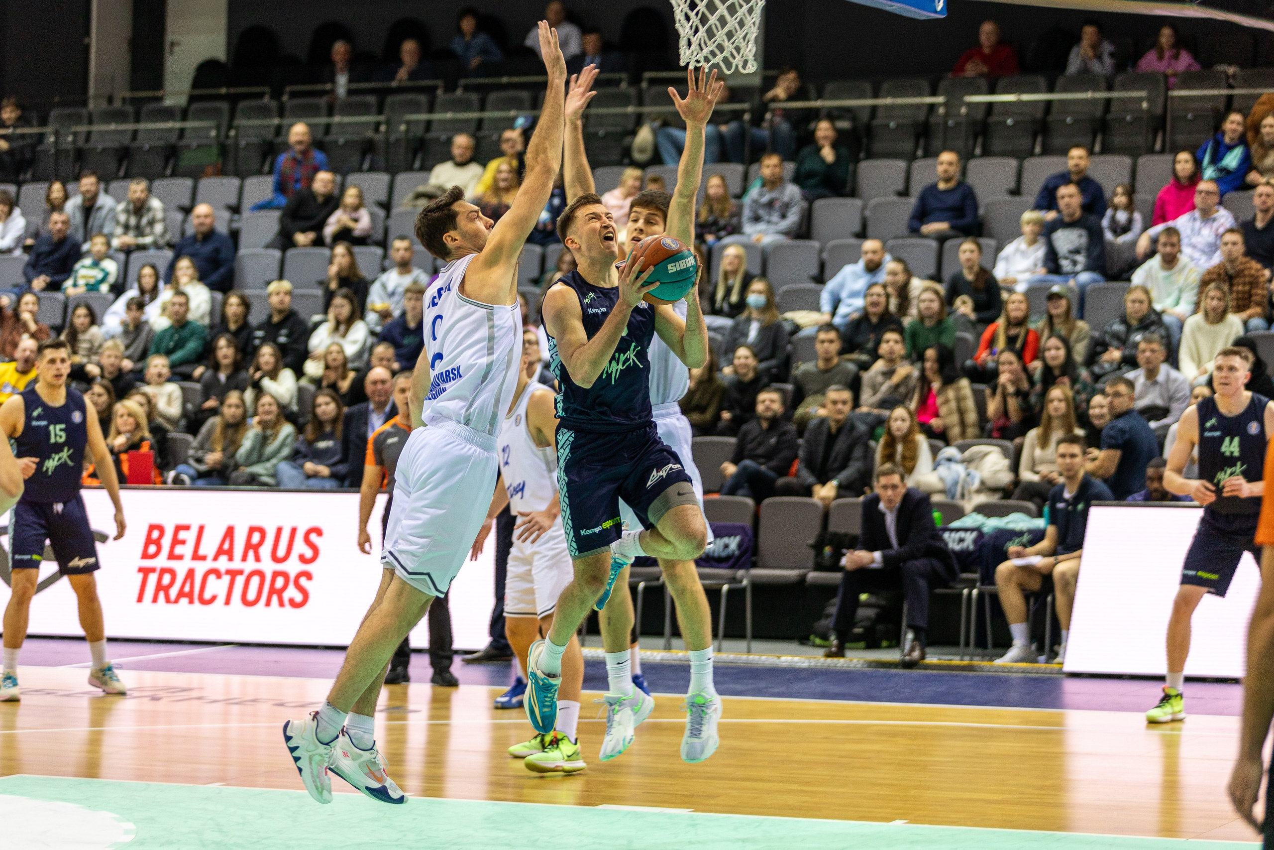 Баскетбол. Лучшие кадры. Минск — Енисей. 11.12.2023. Профессиональный интерьерный и репортажный фотограф Минск и РБ. Максим Орлов