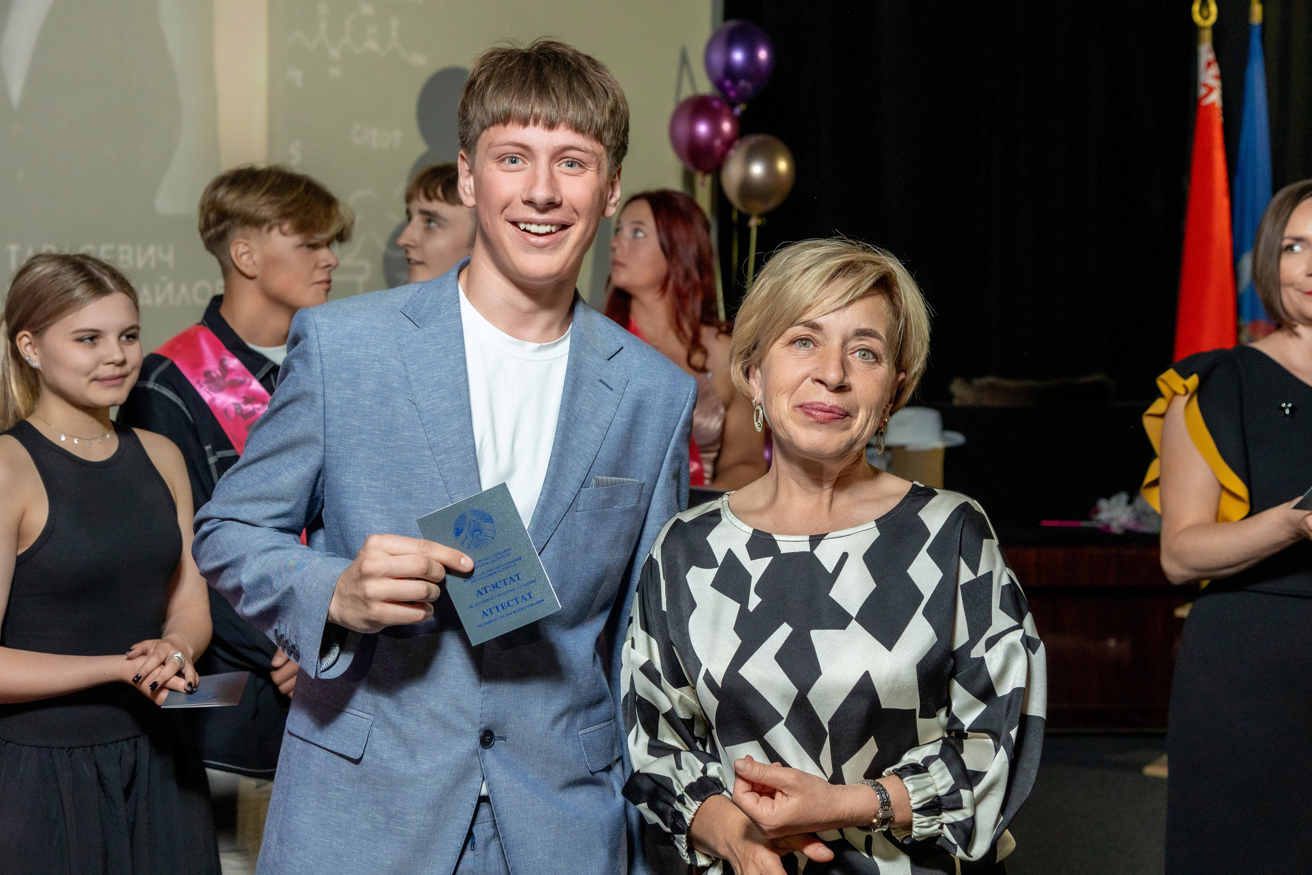 Вручение дипломов. 47 школа. Профессиональный интерьерный и репортажный фотограф Минск и РБ. Максим Орлов