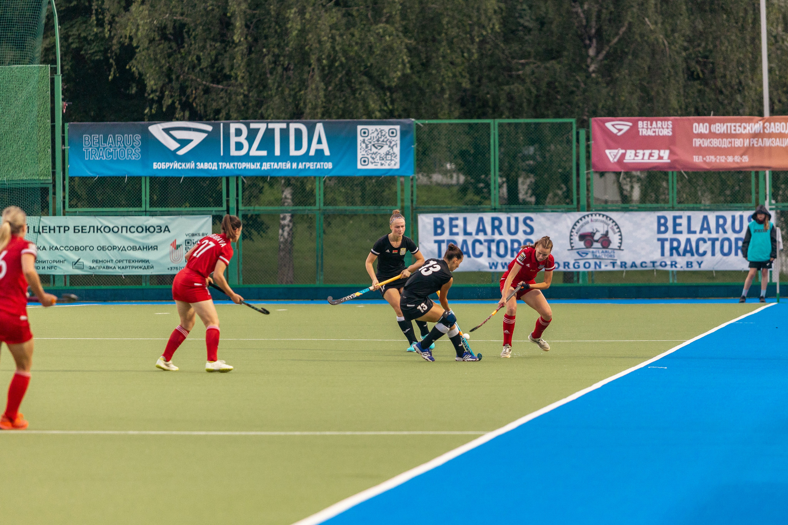 Хоккей на траве. Девушки. ХК Минск — ХК Виктория (Смолевичи) 10.06.2024. Профессиональный интерьерный и репортажный фотограф Минск и РБ. Максим Орлов