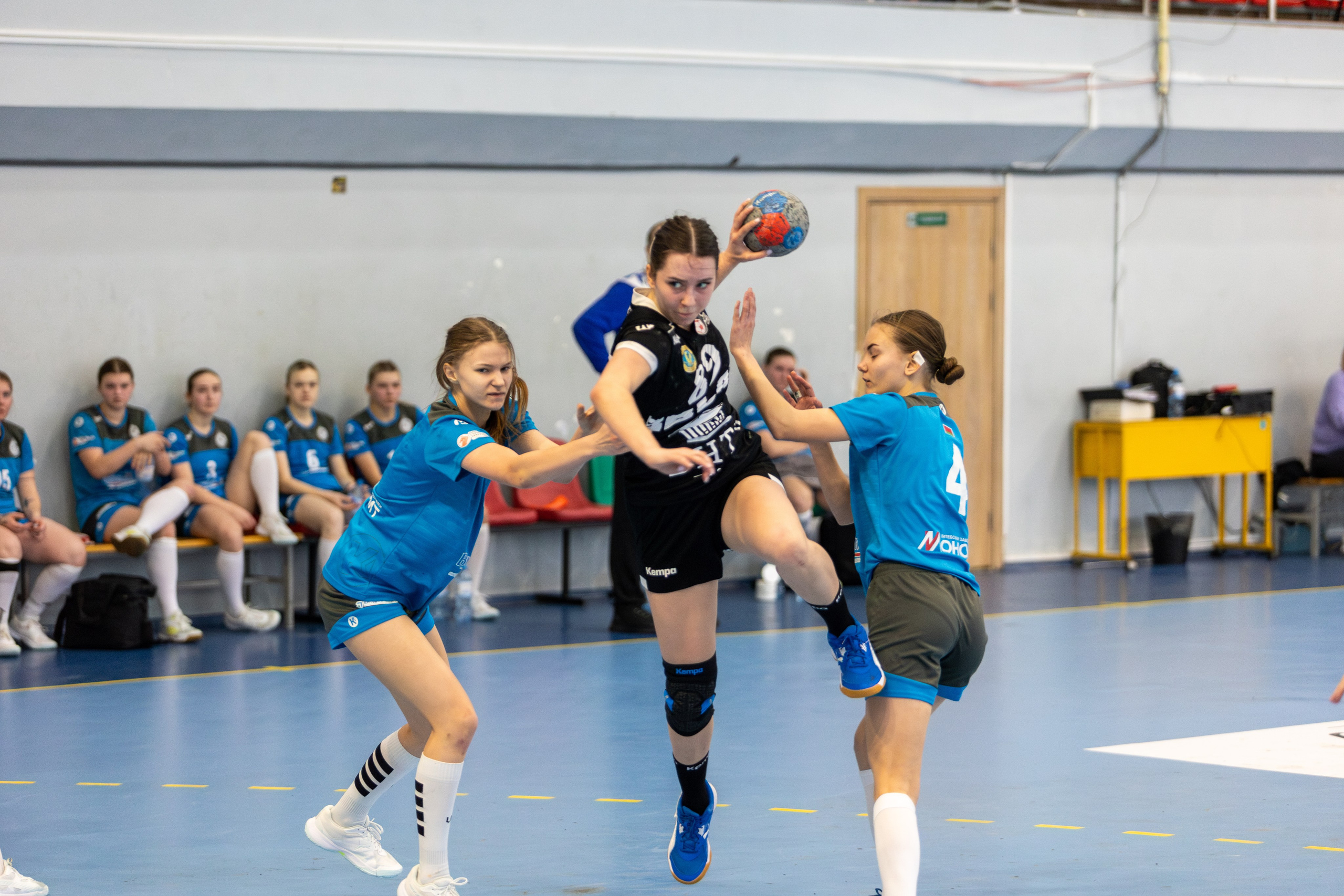 Гандбол. Лучшие кадры. БНТУ — Витебчанка. Профессиональный интерьерный и репортажный фотограф Минск и РБ. Максим Орлов