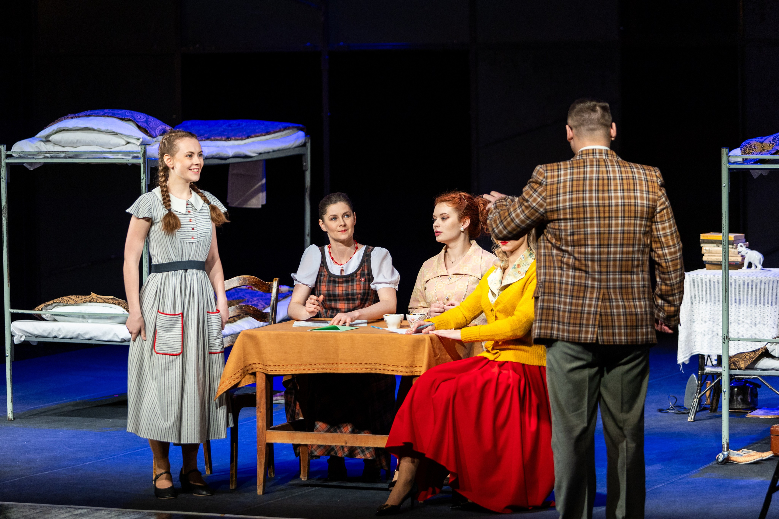 Новый театр «Фабричная девчонка». Профессиональный интерьерный и репортажный фотограф Минск и РБ. Максим Орлов