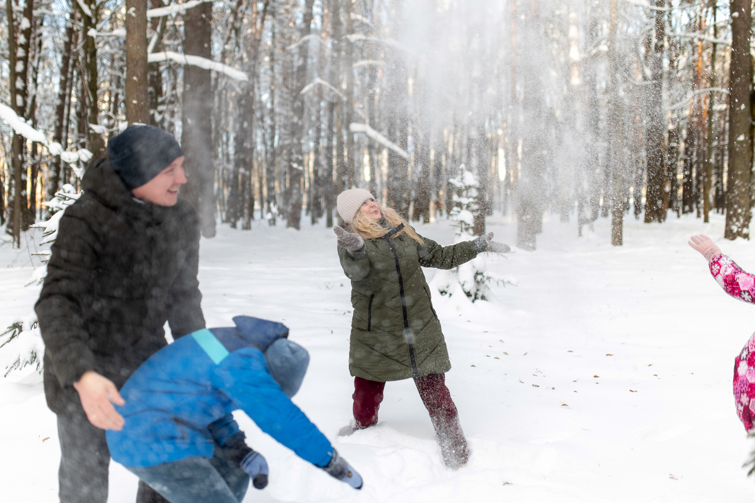 Сергей с семьей (в парке). Профессиональный интерьерный и репортажный фотограф Минск и РБ. Максим Орлов
