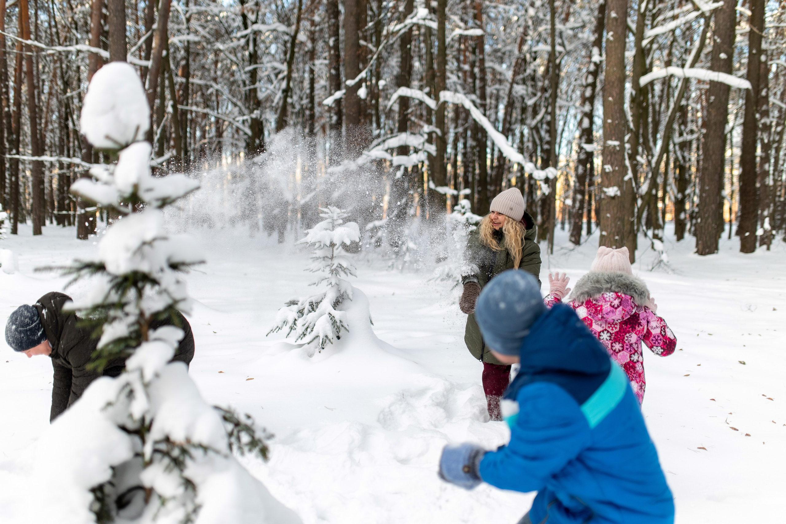 Сергей с семьей (в парке). Профессиональный интерьерный и репортажный фотограф Минск и РБ. Максим Орлов