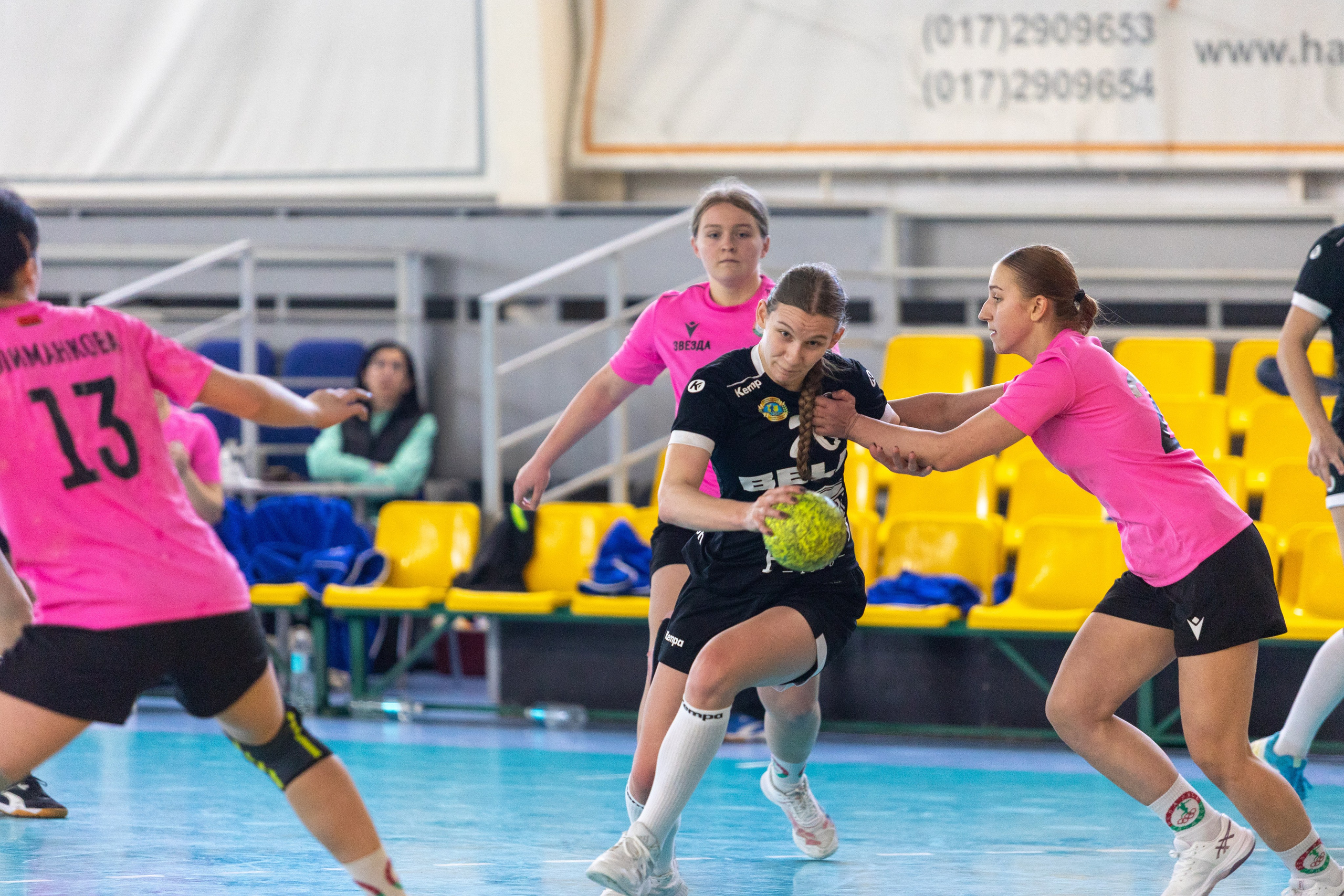 Женский гандбол. Лучшие кадры. БНТУ — Звезда. 08.02.2025. Профессиональный интерьерный и репортажный фотограф Минск и РБ. Максим Орлов