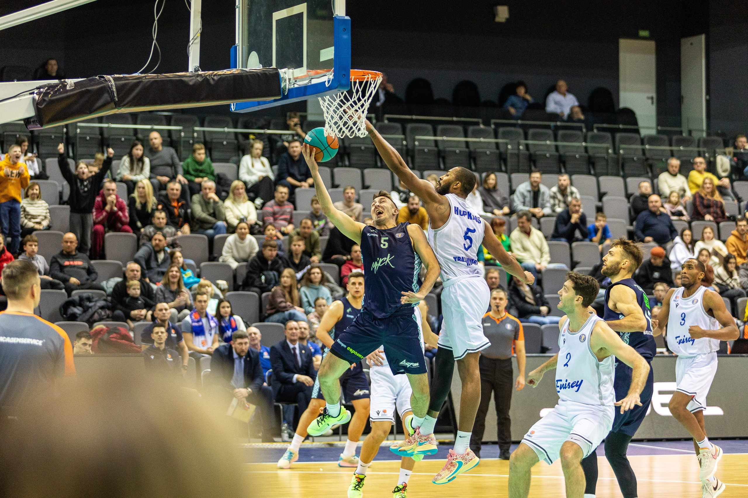 Баскетбол. Лучшие кадры. Минск — Енисей. 11.12.2023. Профессиональный интерьерный и репортажный фотограф Минск и РБ. Максим Орлов