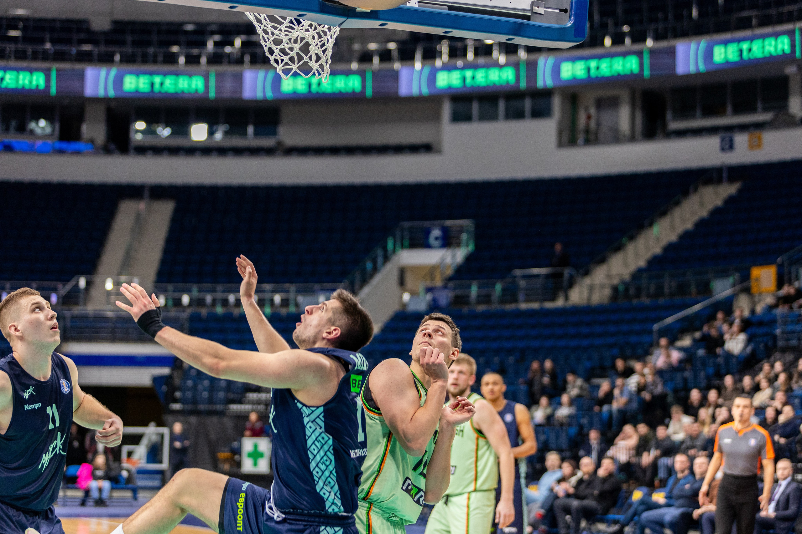 Баскетбол. Лучшие кадры. Минск — Уралмаш 13.02.2024. Профессиональный интерьерный и репортажный фотограф Минск и РБ. Максим Орлов
