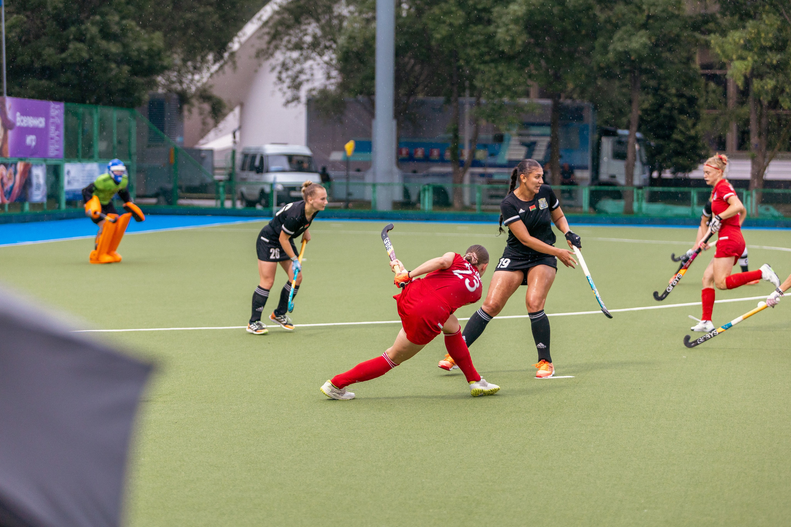 Хоккей на траве. Девушки. ХК Минск — ХК Виктория (Смолевичи) 10.06.2024. Профессиональный интерьерный и репортажный фотограф Минск и РБ. Максим Орлов