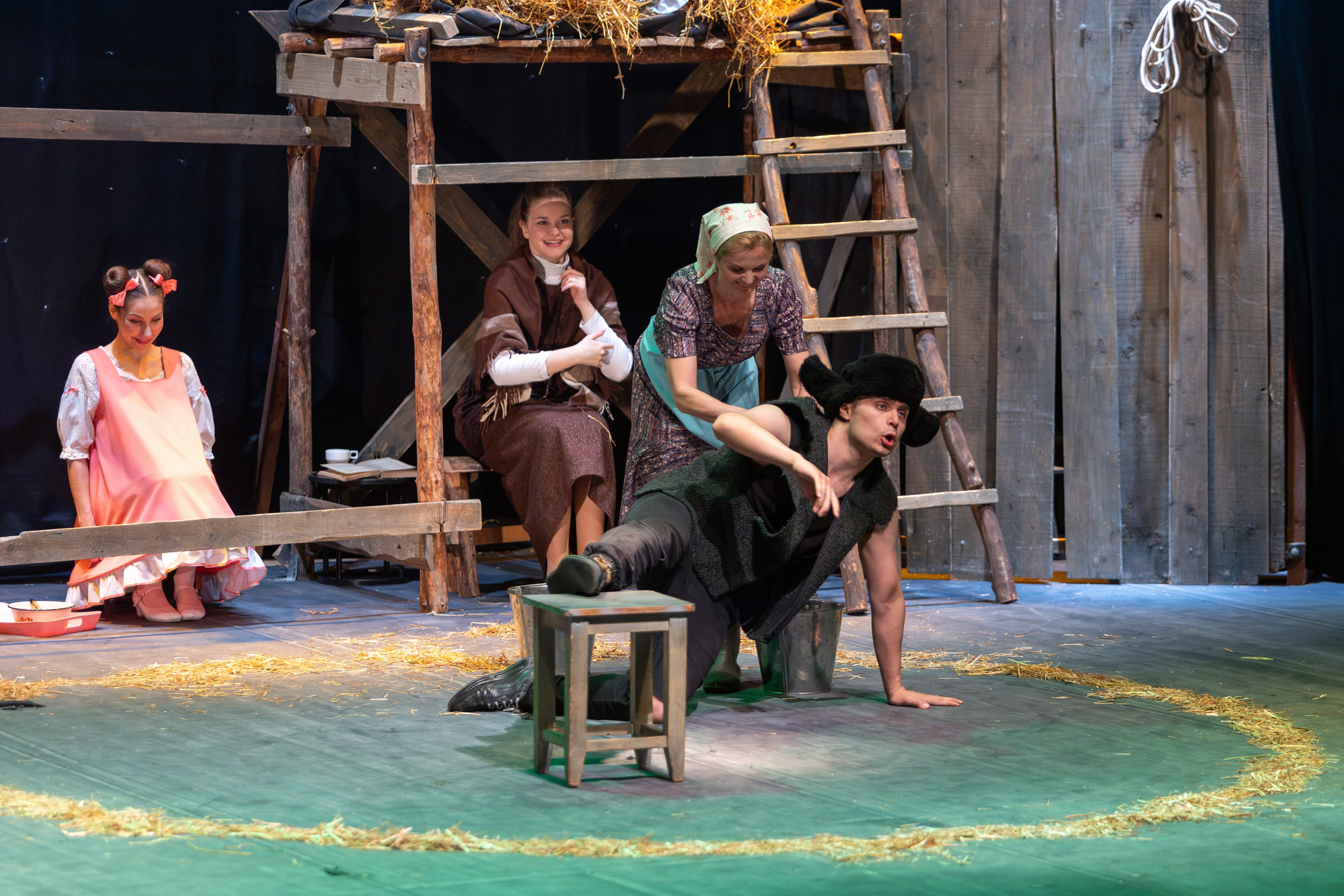 Театр белорусской армии «Очень простая история». Профессиональный интерьерный и репортажный фотограф Минск и РБ. Максим Орлов