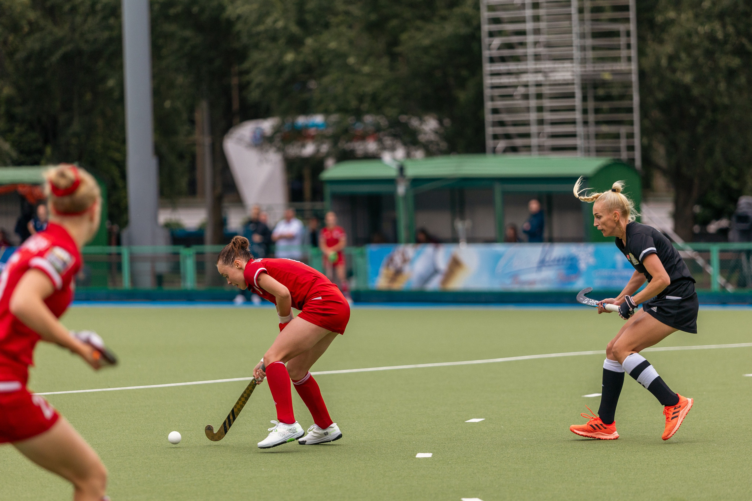 Хоккей на траве. Девушки. ХК Минск — ХК Виктория (Смолевичи) 10.06.2024. Профессиональный интерьерный и репортажный фотограф Минск и РБ. Максим Орлов