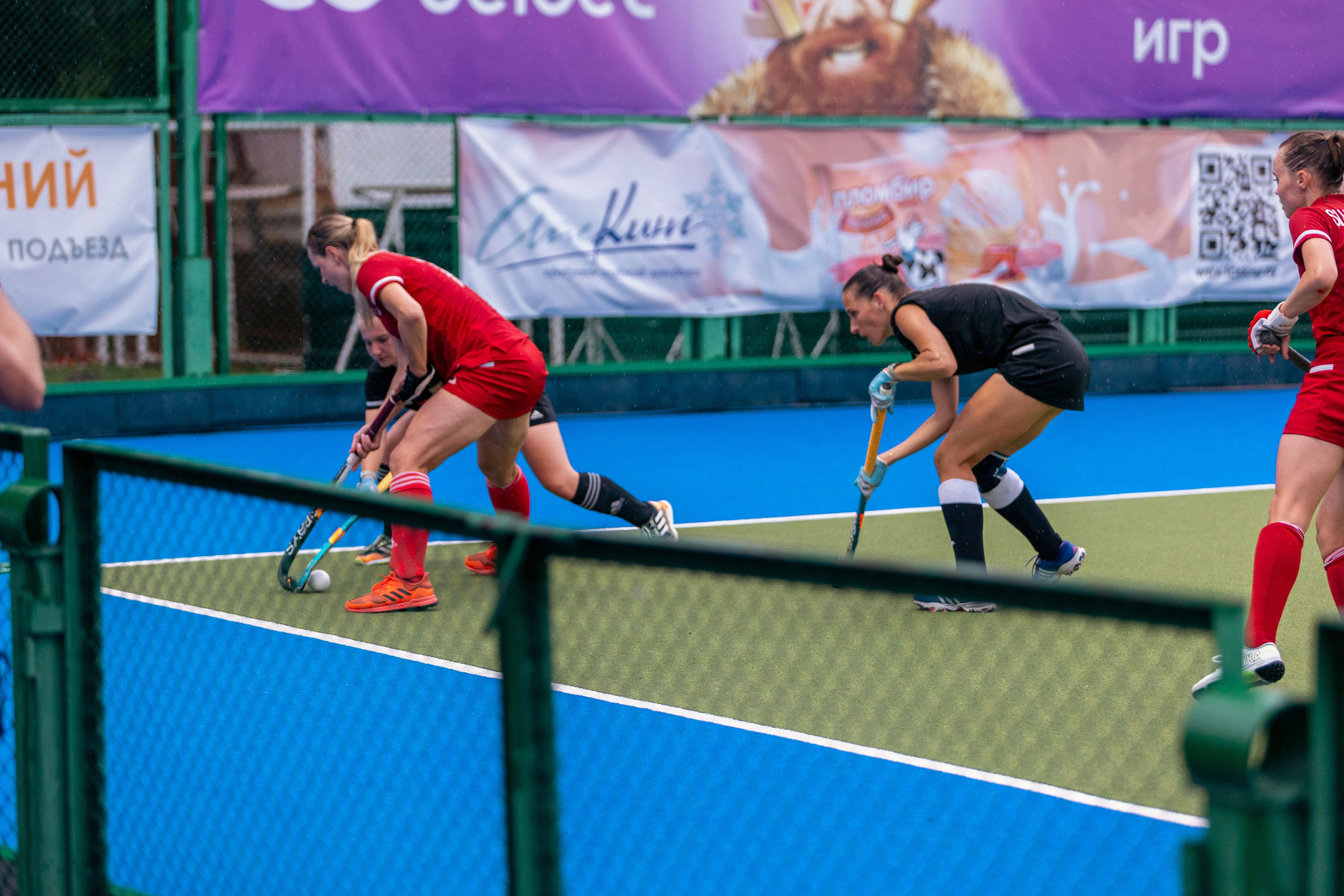 Хоккей на траве. Девушки. ХК Минск — ХК Виктория (Смолевичи) 10.06.2024. Профессиональный интерьерный и репортажный фотограф Минск и РБ. Максим Орлов