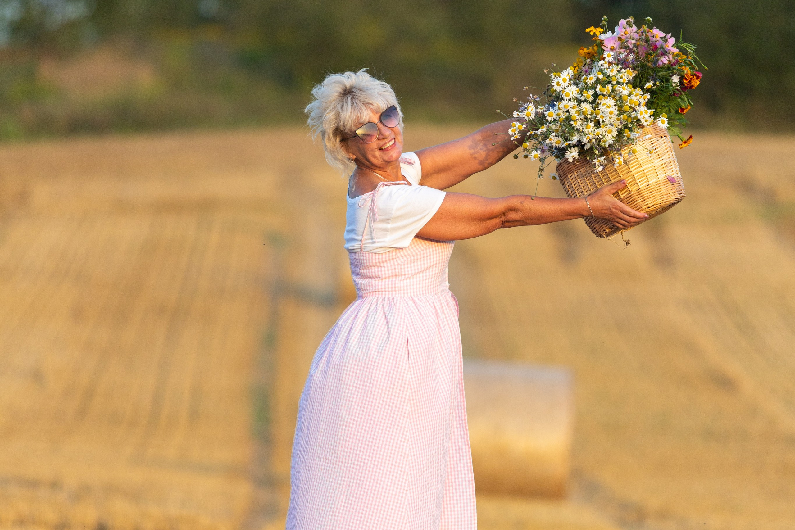 Фотосъемка в поле с Анной Николаевной. Профессиональный интерьерный и репортажный фотограф Минск и РБ. Максим Орлов
