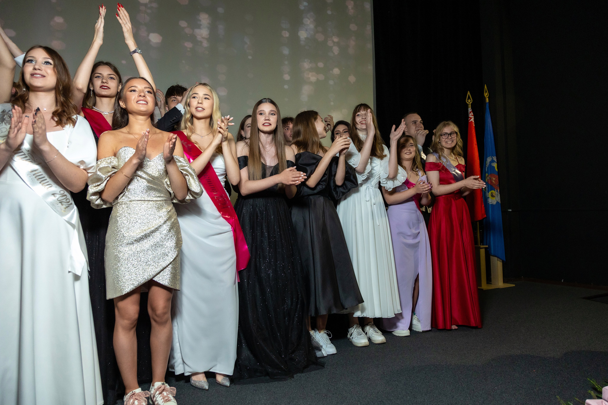 Вручение дипломов. 47 школа. Профессиональный интерьерный и репортажный фотограф Минск и РБ. Максим Орлов