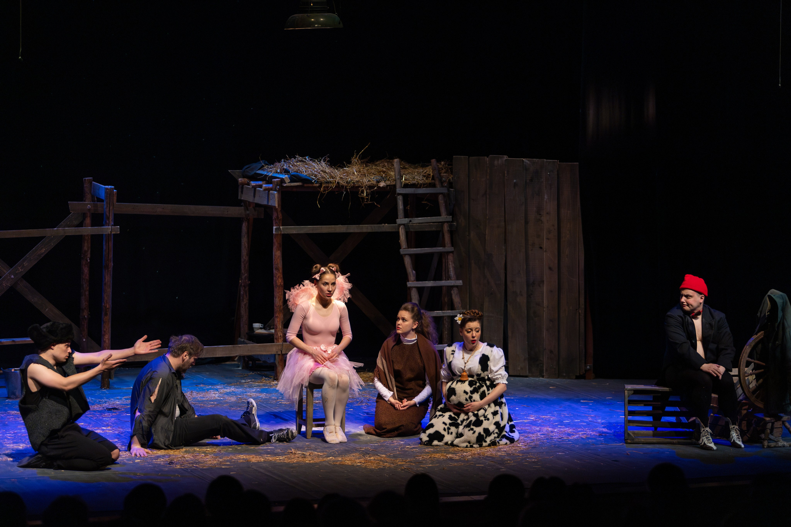 Театр белорусской армии «Очень простая история». Профессиональный интерьерный и репортажный фотограф Минск и РБ. Максим Орлов