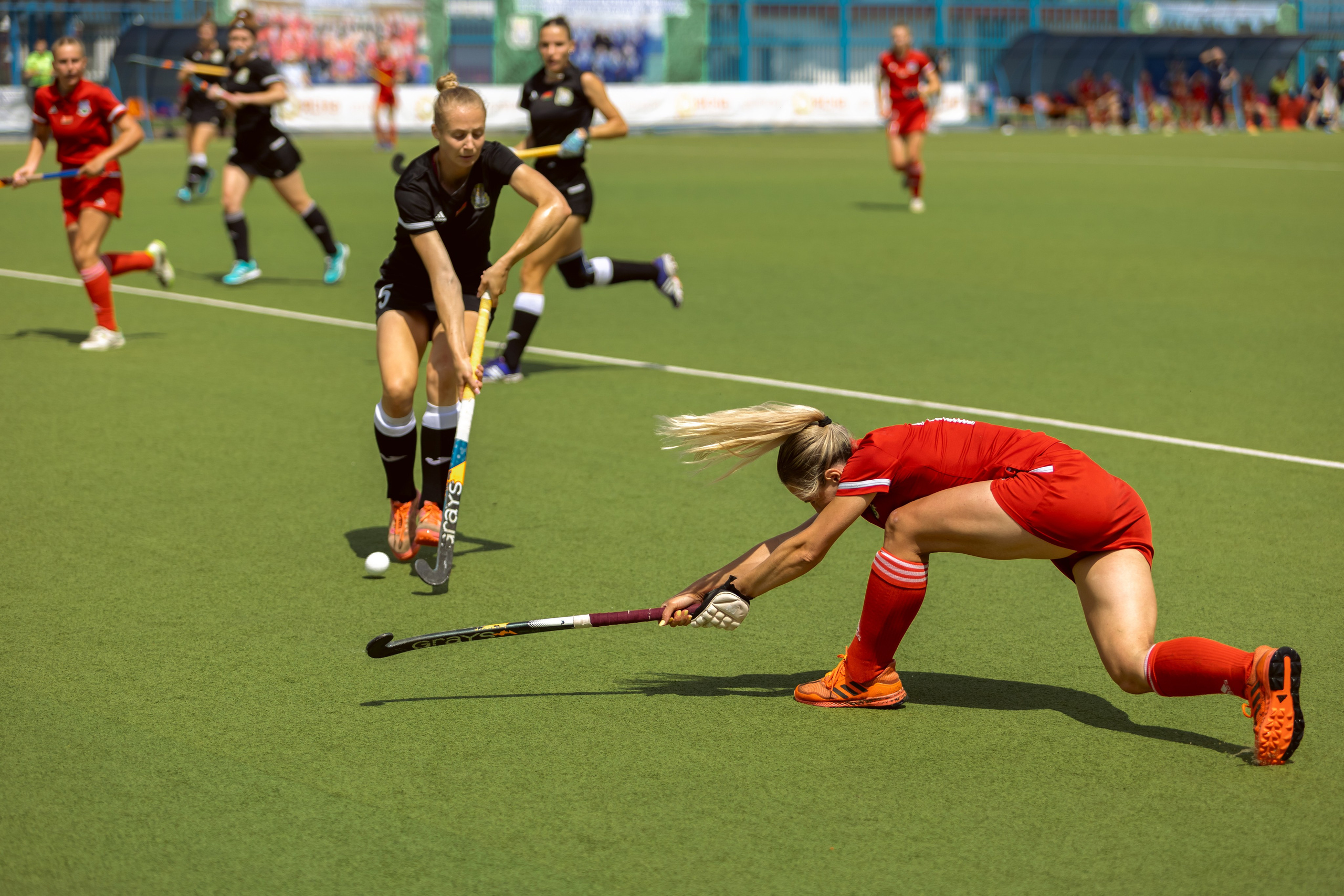 Хоккей на траве. Девушки. Минск — Виктория. 16.06.2024. Профессиональный интерьерный и репортажный фотограф Минск и РБ. Максим Орлов